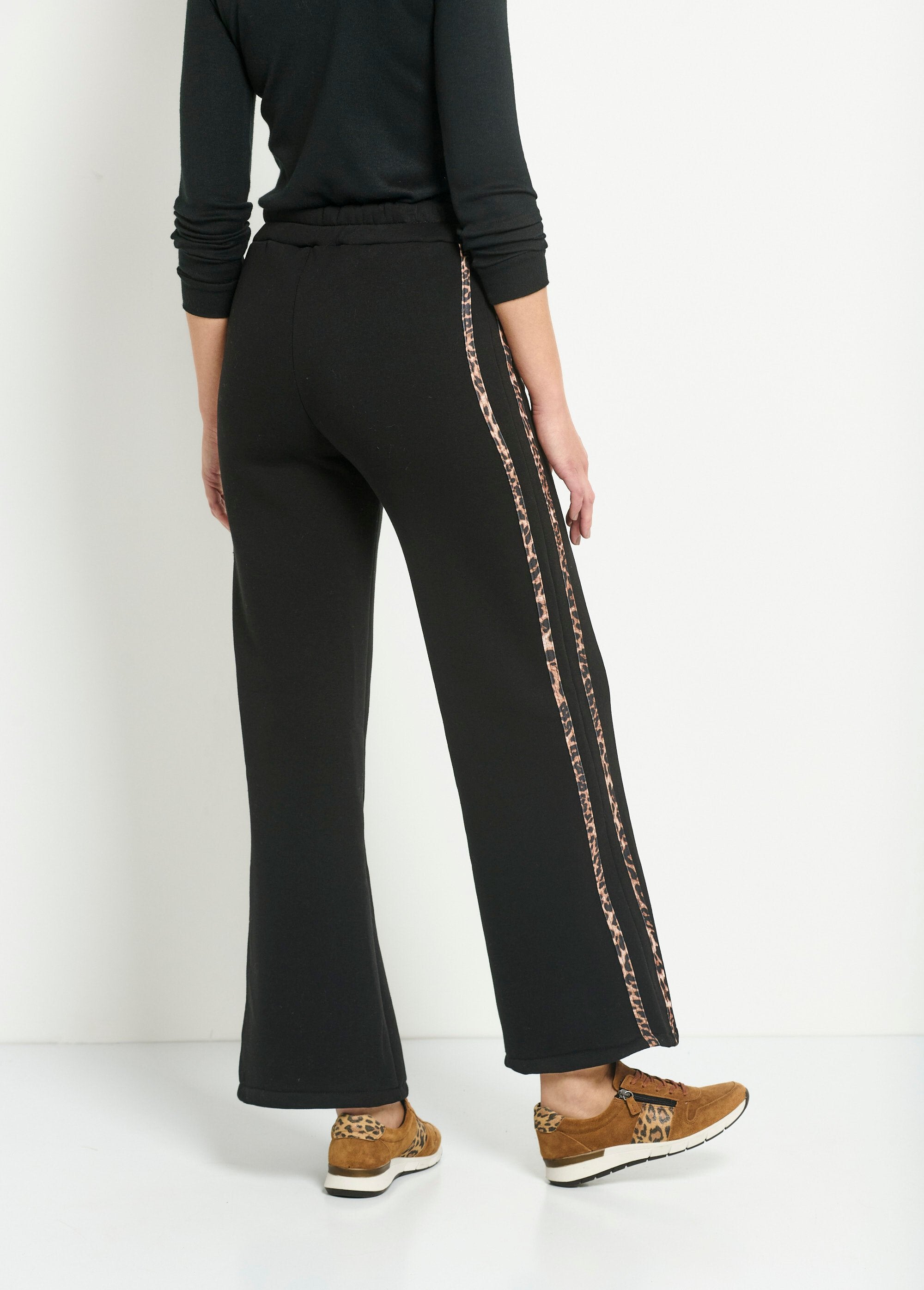 Comfort_fleece_broek_met_luipaardstreep_Noir_DO1_slim