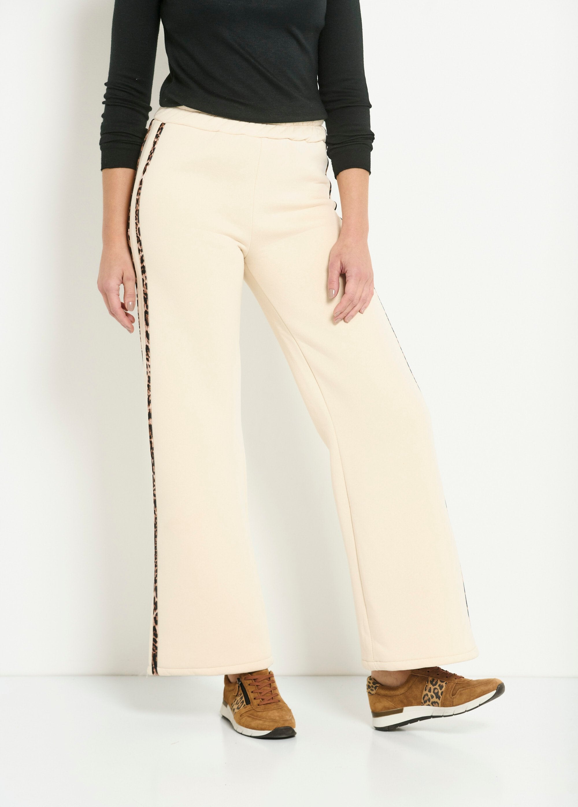 Comfort_fleece_broek_met_luipaardstreep_Beige_FA1_slim