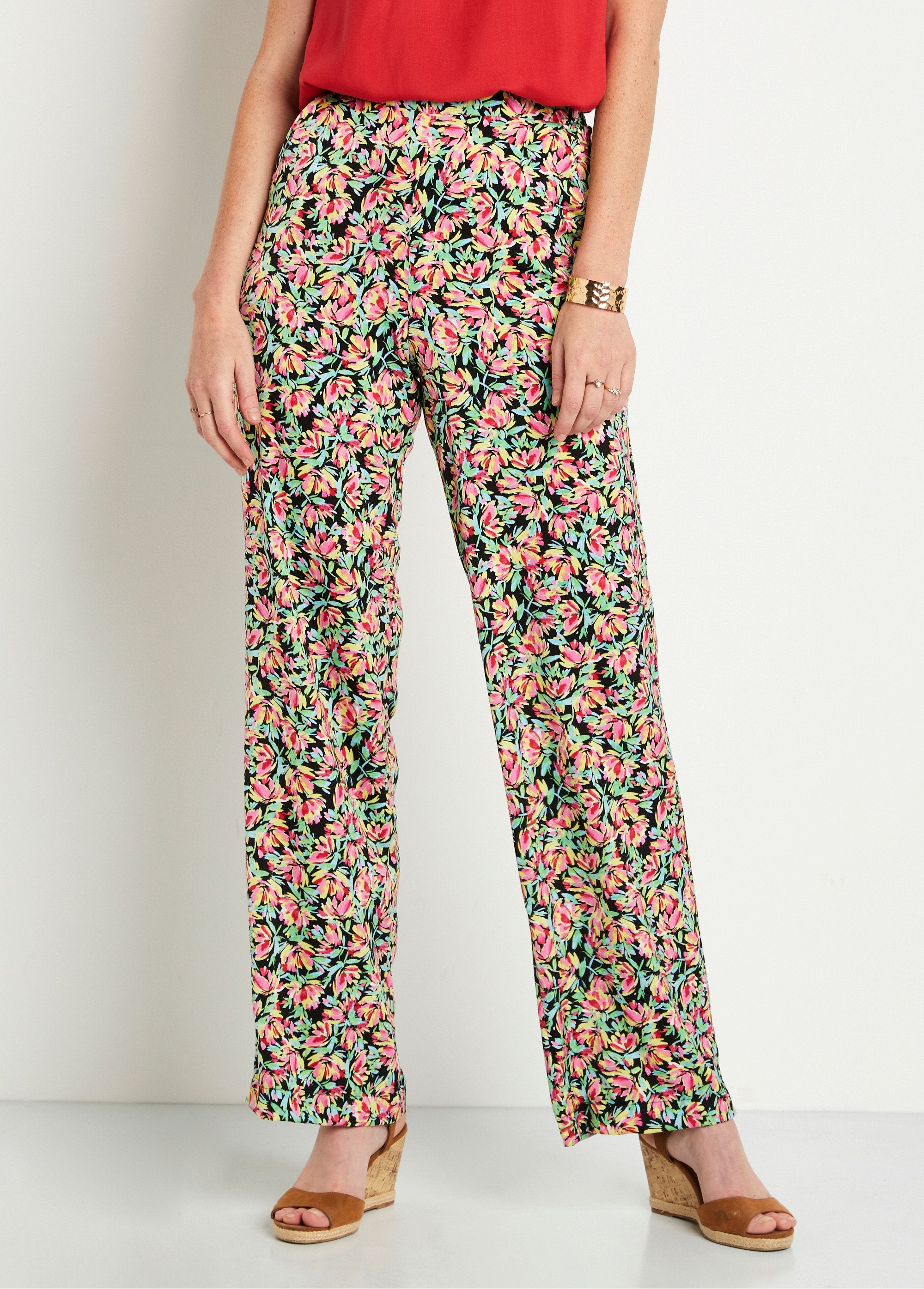 Calça_de_cetim_floral_com_cintura_semi-elástica_Verde_e_rosa_FA1_slim