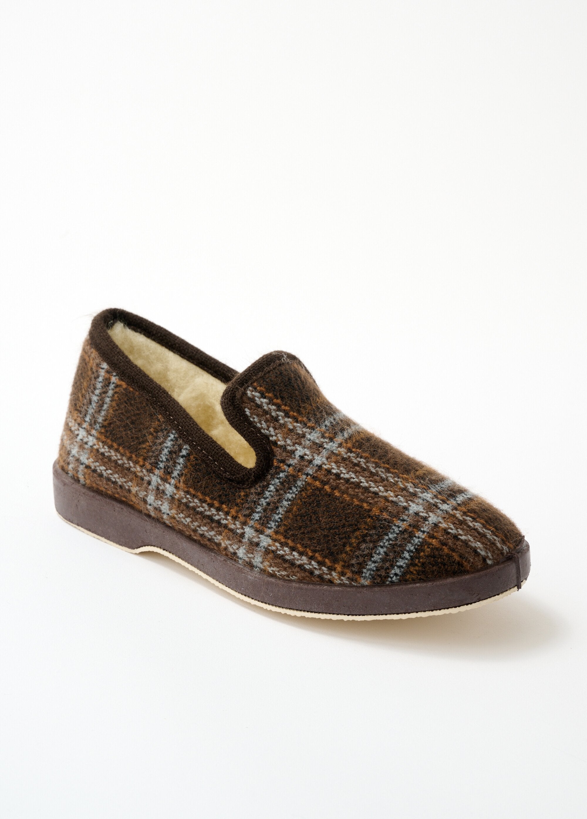 Chaussons_largeur_confort_mixtes_fourrés_Marron_FA1_slim