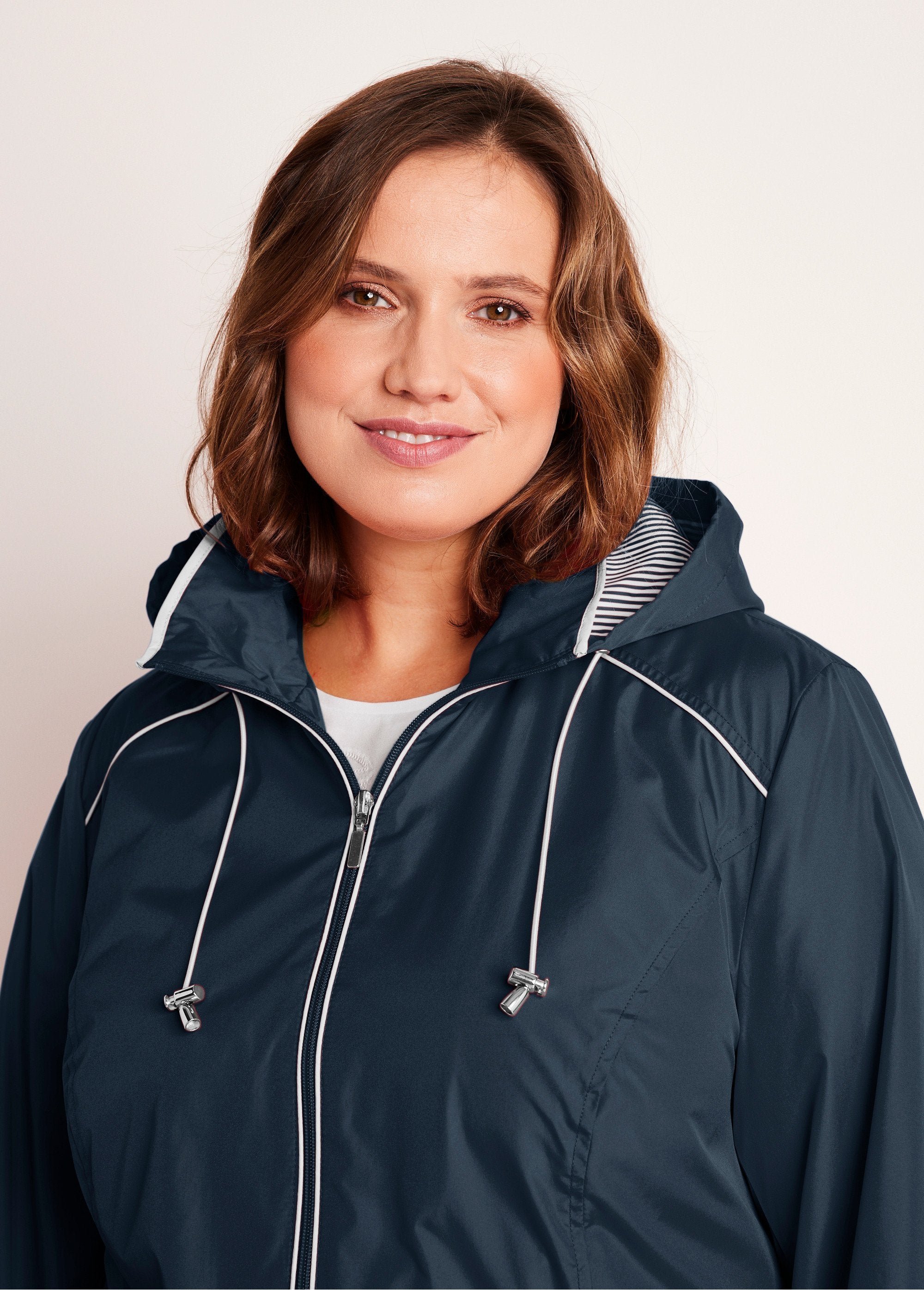 Parka_courte_zippée_Marine_DE1_curvy