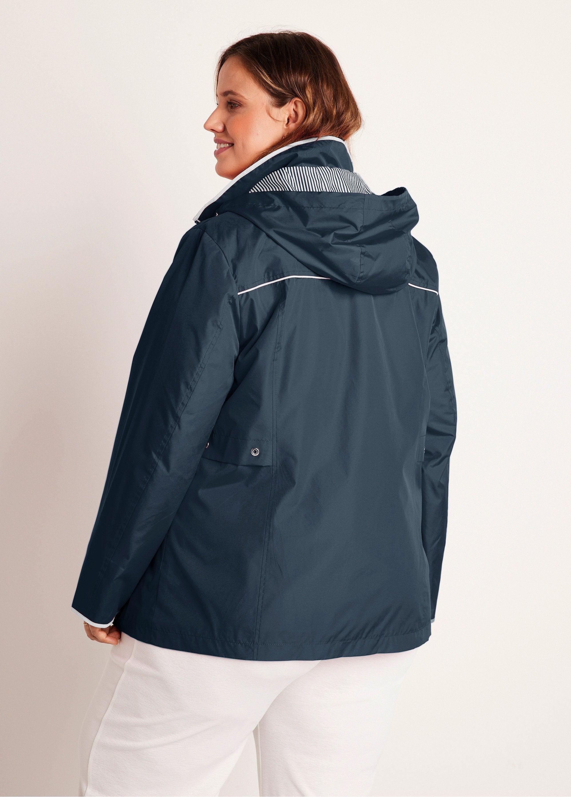 Parka_courte_zippée_Marine_DO1_curvy