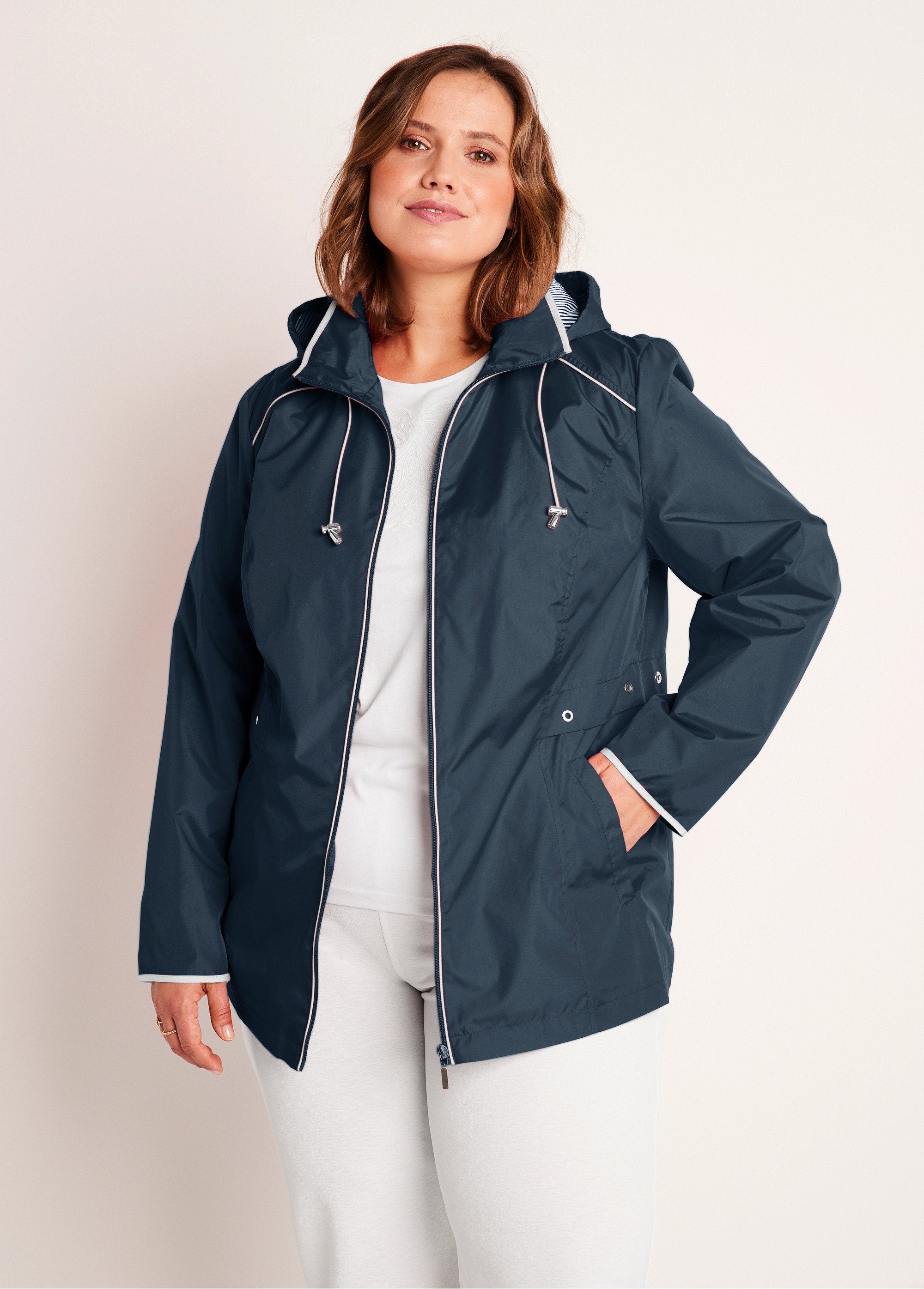 Parka_courte_zippée_Marine_FA1_curvy