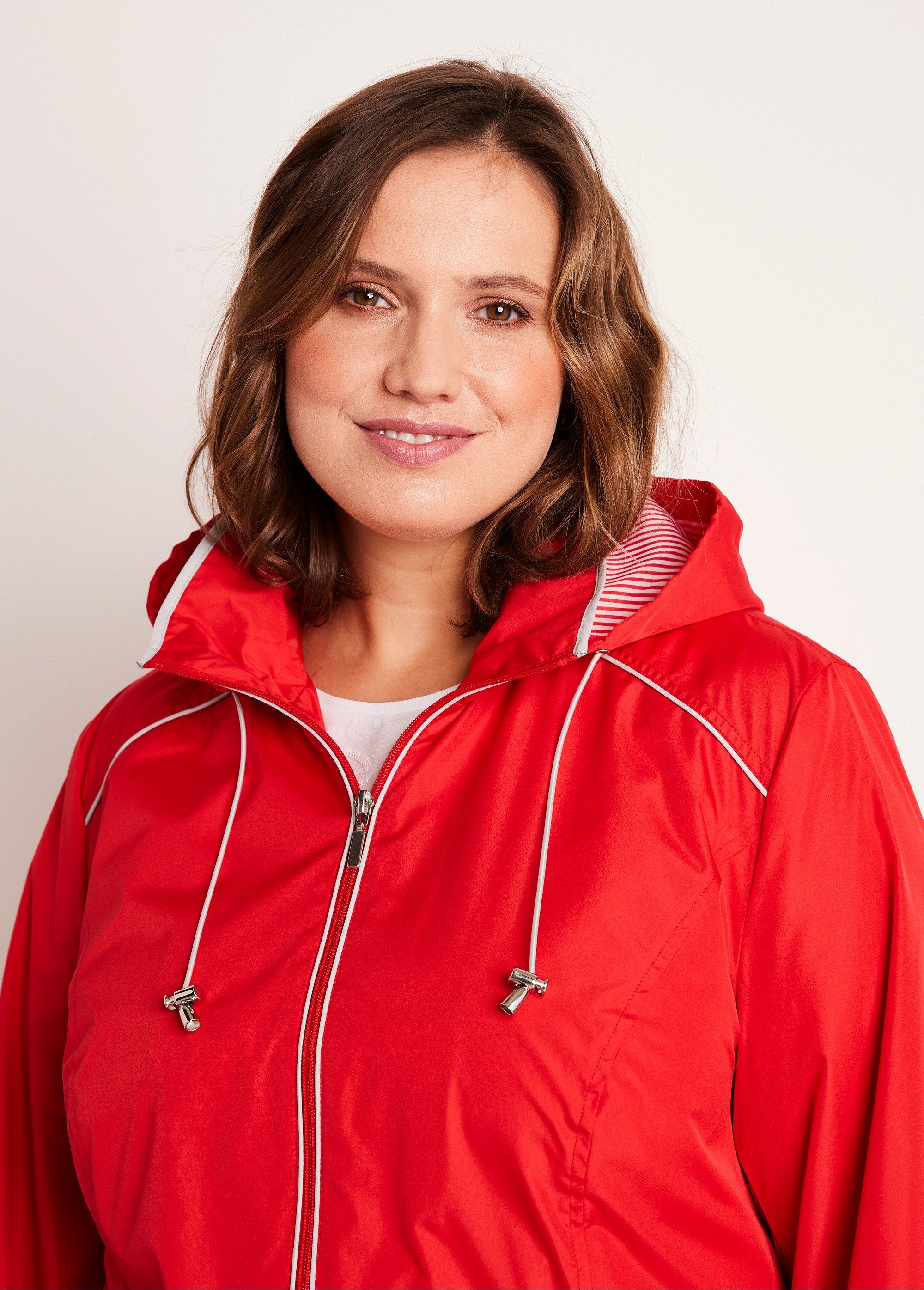 Korte_parka_met_rits_Rood_DE1_curvy