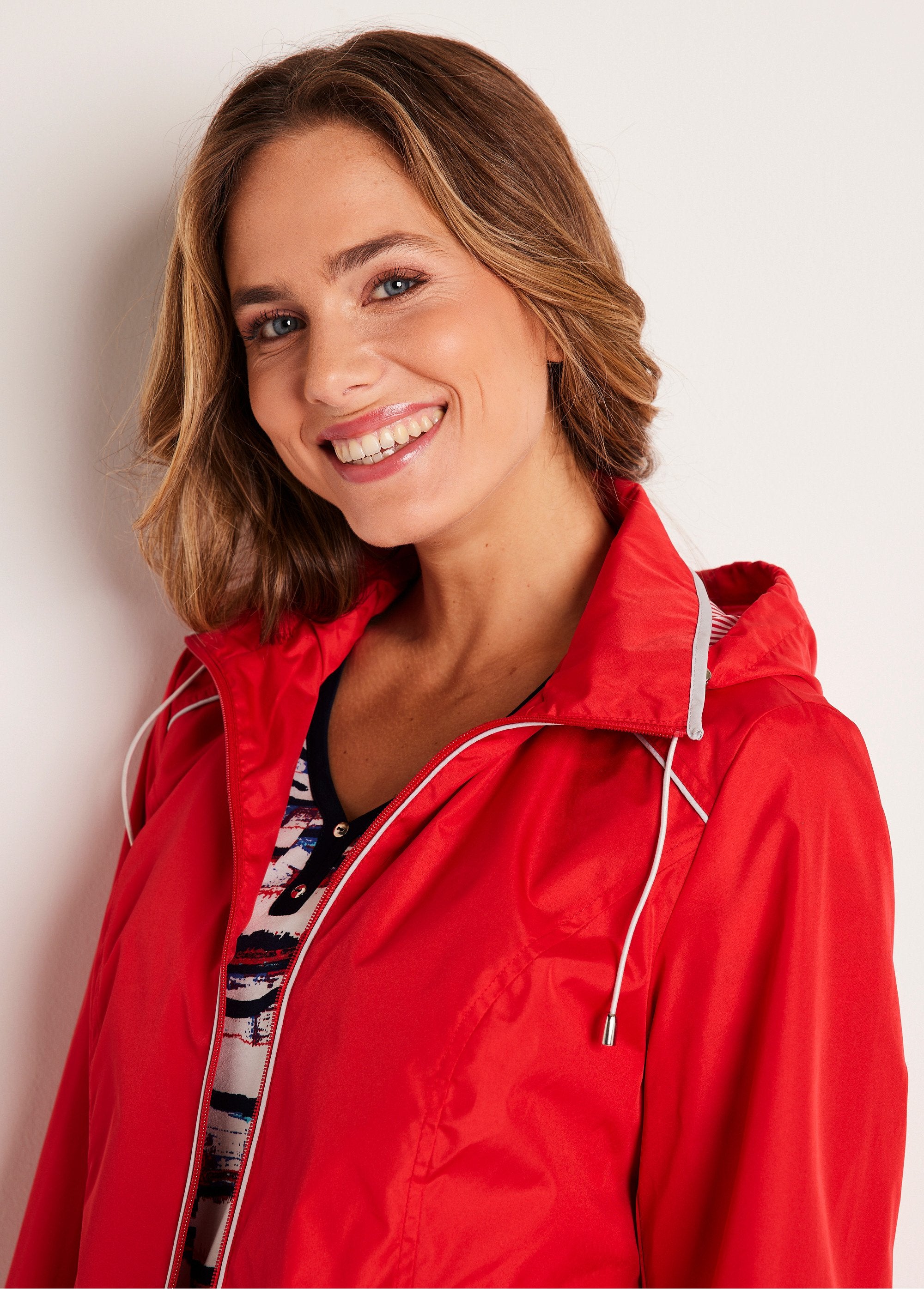 Korte_parka_met_rits_Rood_DE1_slim