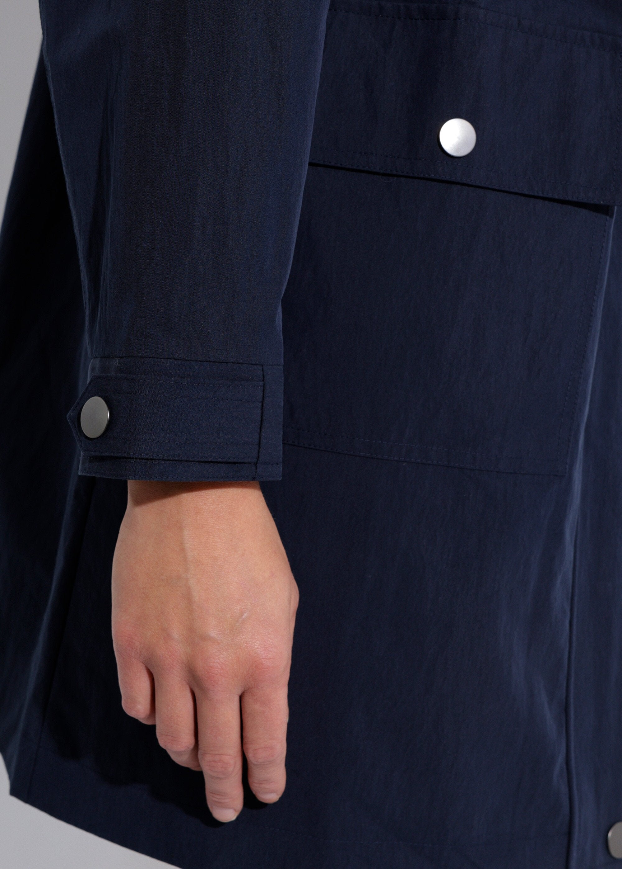 Parka_met_rits,_drukknopen_en_waterafstotende_capuchon_Marine_DE1_slim