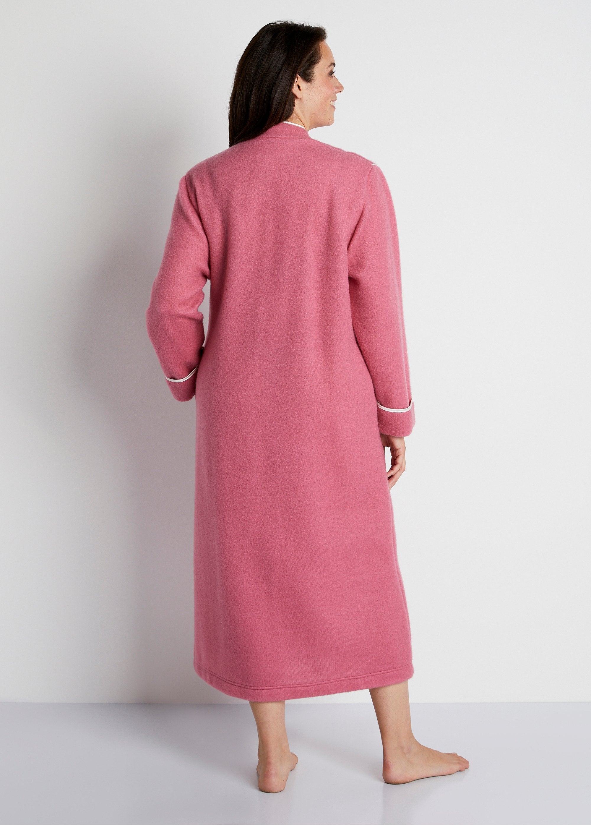 Badjas_van_fleece_met_knopen_ROZE_DO1_curvy