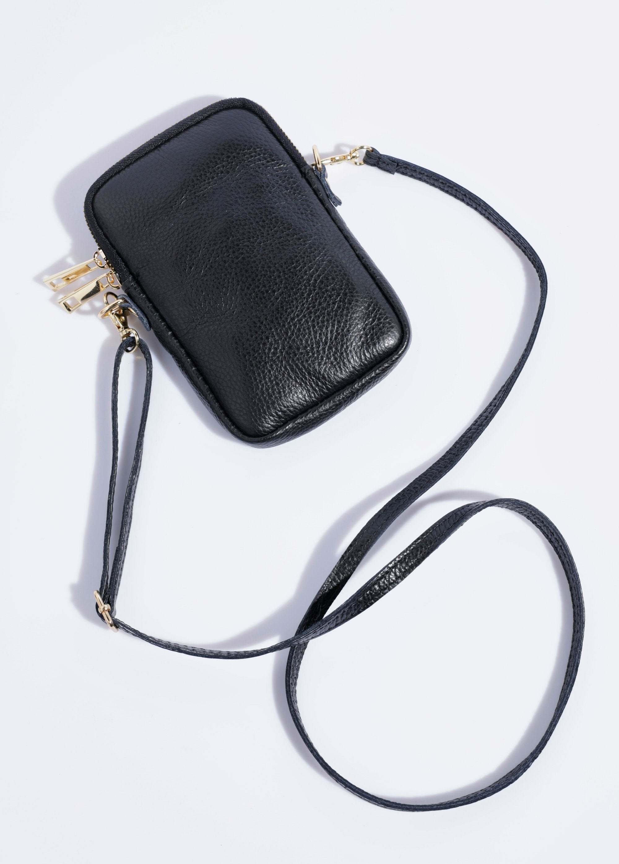 Pochette_téléphone_zippée_en_cuir_Noir_DO1_slim