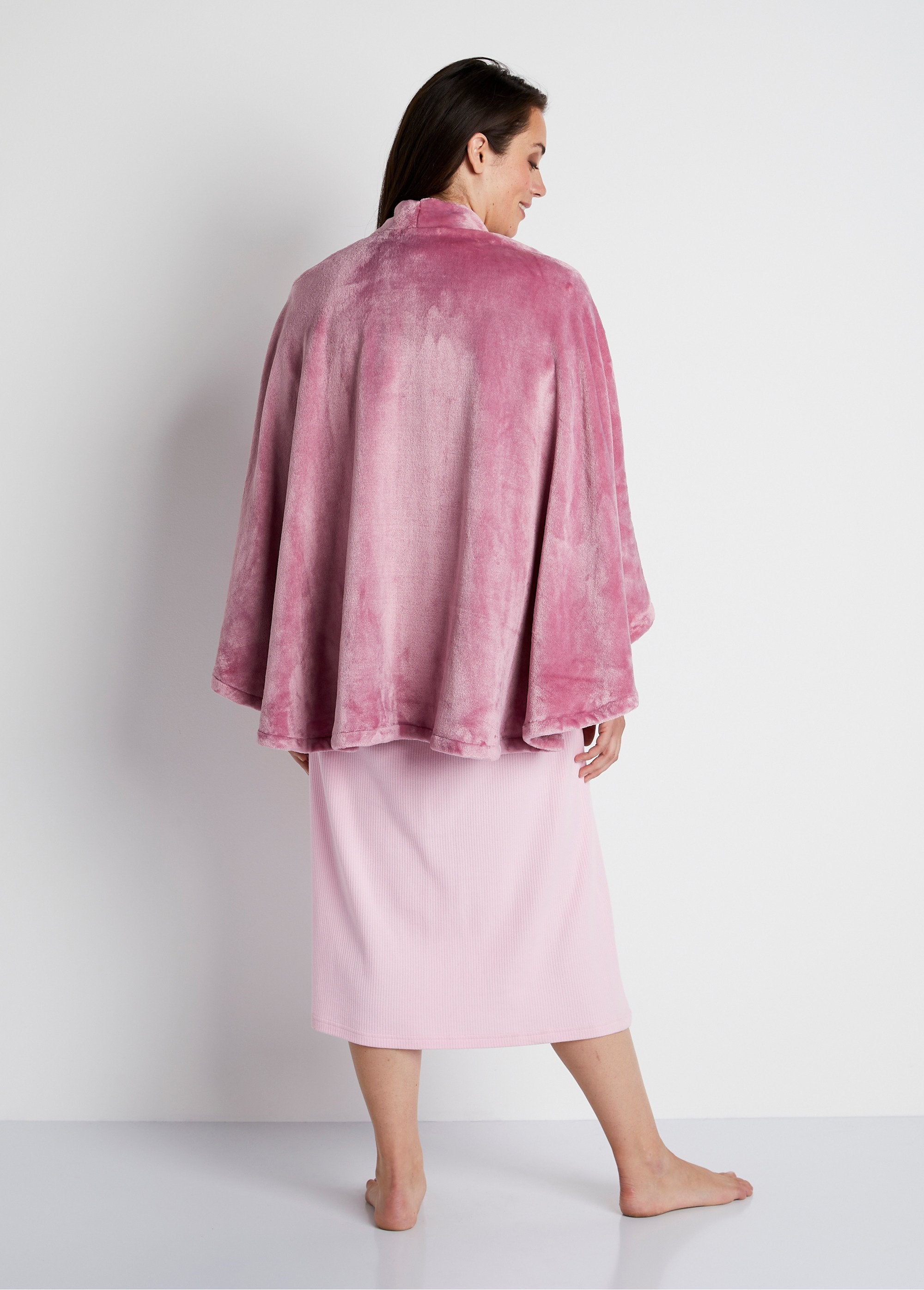 Poncho_bord_à_bord_en_maille_peluche_Rose_the_DO1_curvy