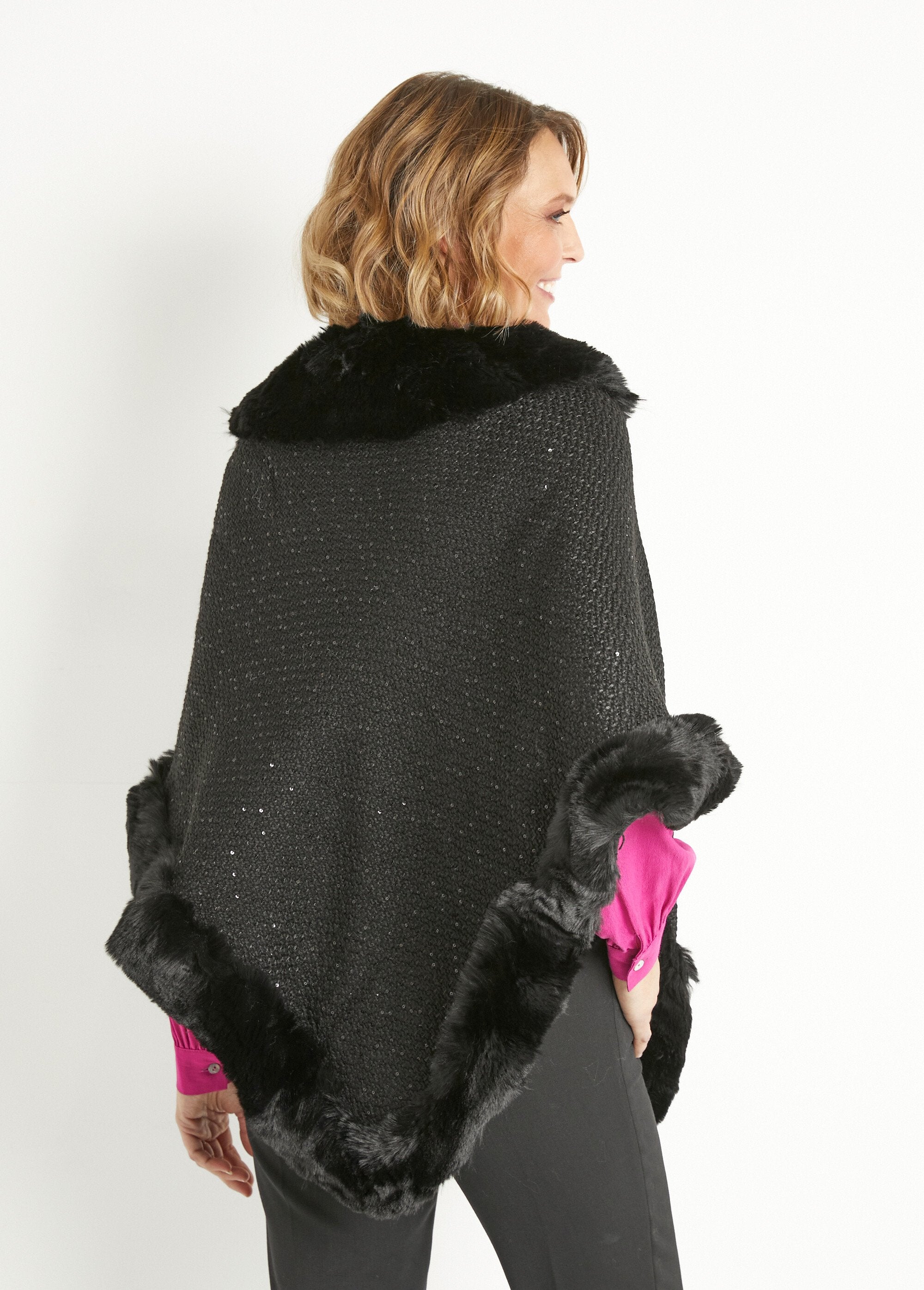 Poncho_bord_fourrure_maille_paillettée_Noir_DO1_slim