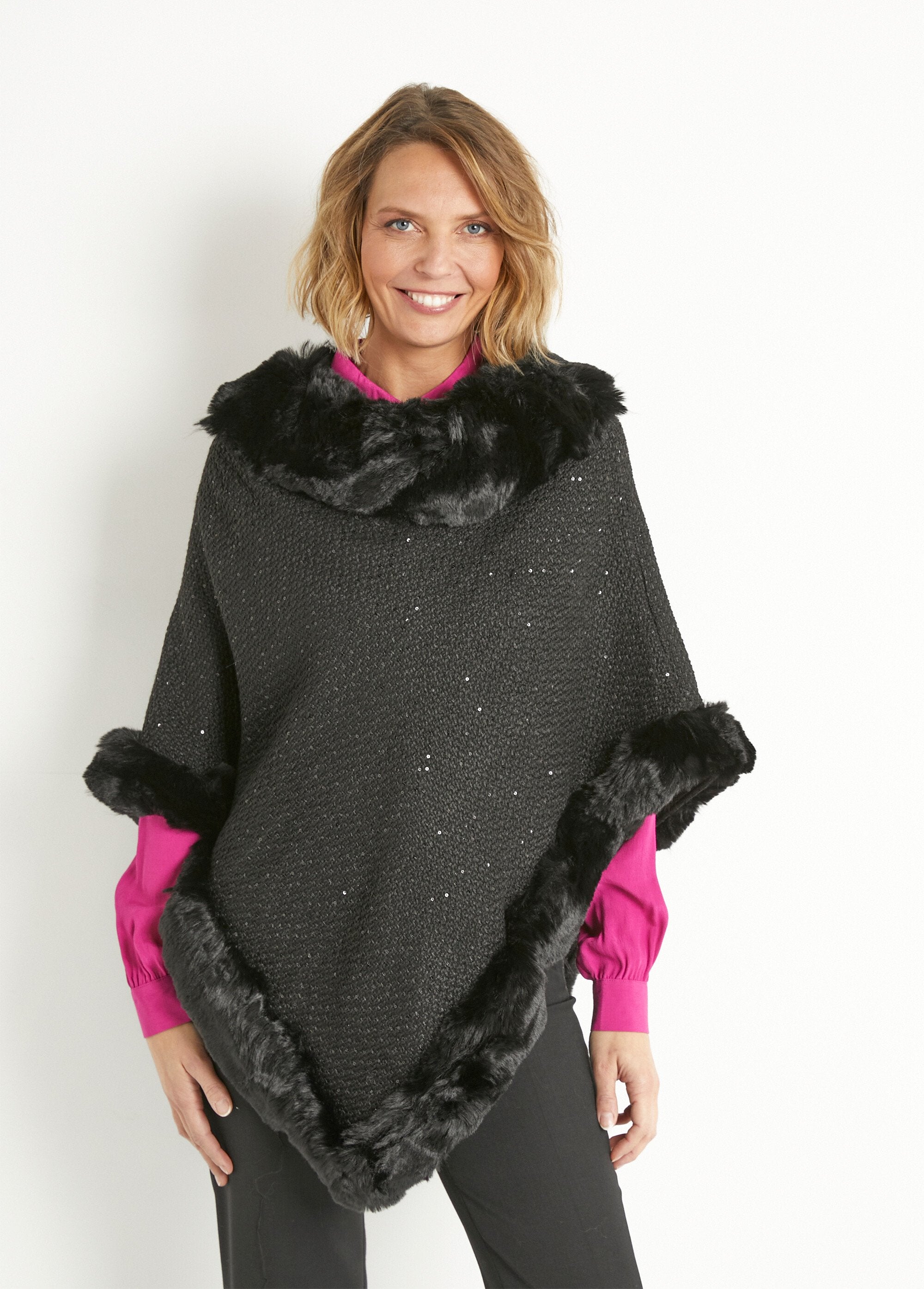 Poncho_bord_fourrure_maille_paillettée_Noir_FA1_slim