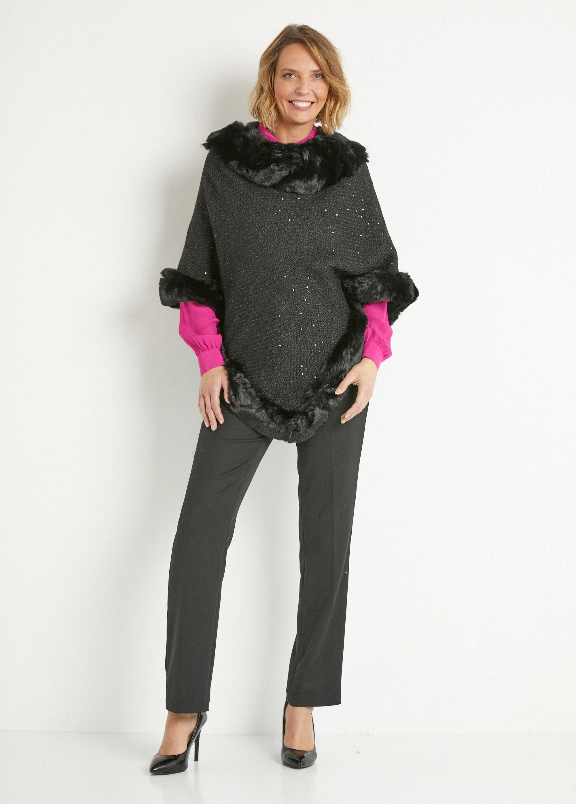 Poncho_bord_fourrure_maille_paillettée_Noir_SF1_slim