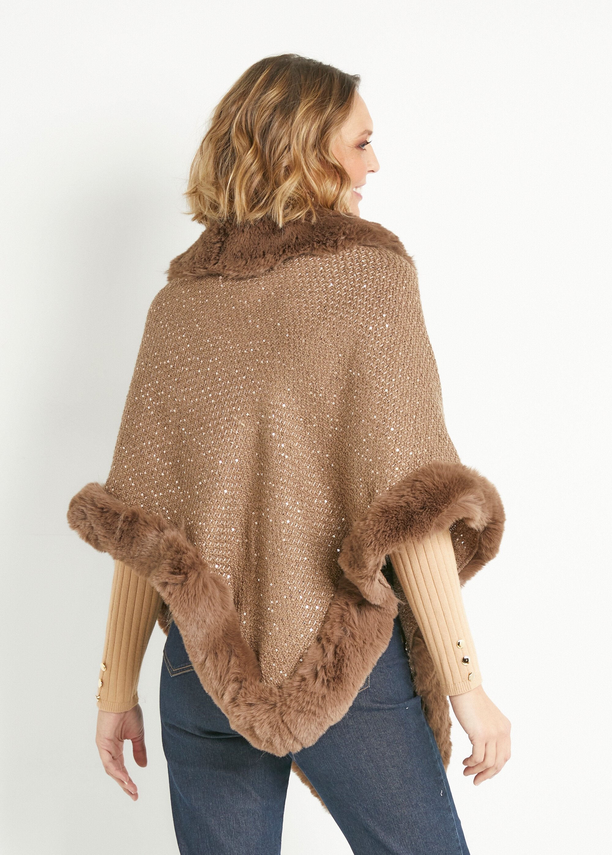 Poncho_bord_fourrure_maille_paillettée_Camel_DO1_slim