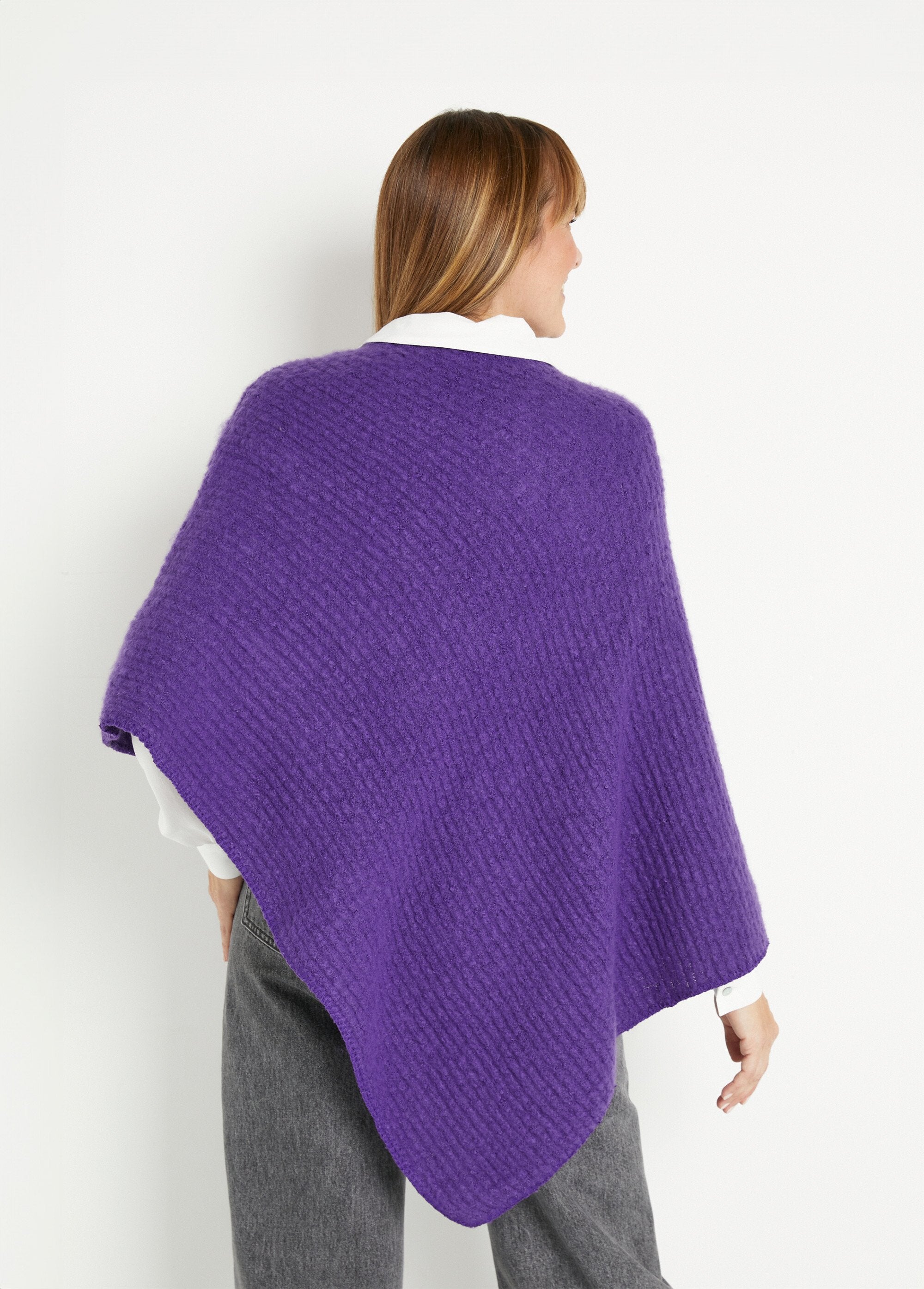 Warme_gebreide_poncho_van_schuimrubber_Violet_DO1_slim