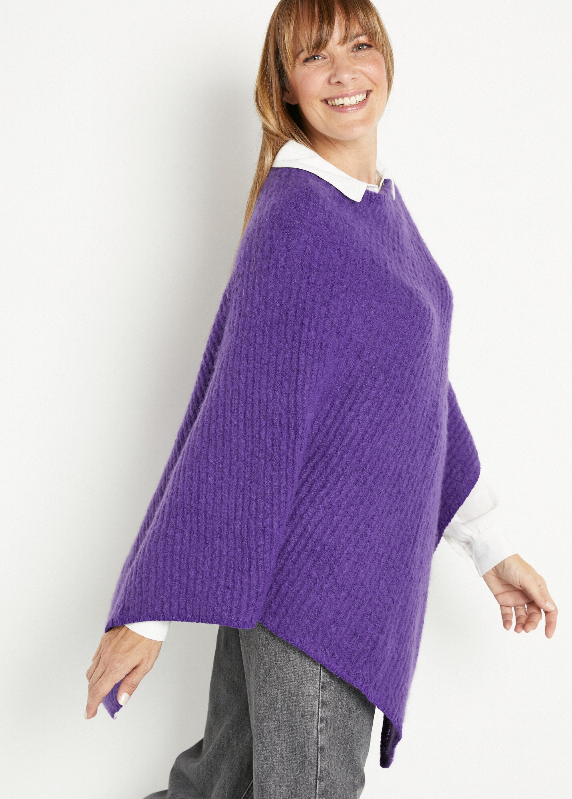 Warme_gebreide_poncho_van_schuimrubber_Violet_DR1_slim