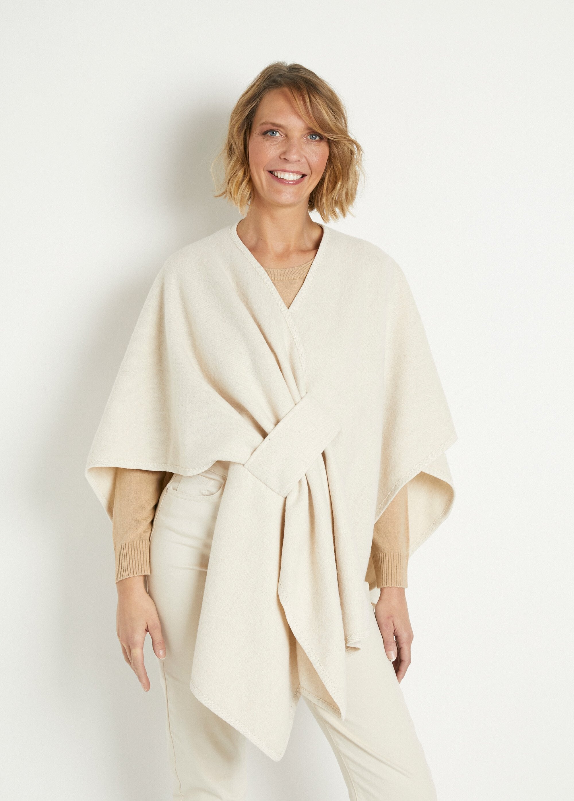 Poncho_van_warme_ton-sur-ton_biais-stof_Beige_FA1_slim