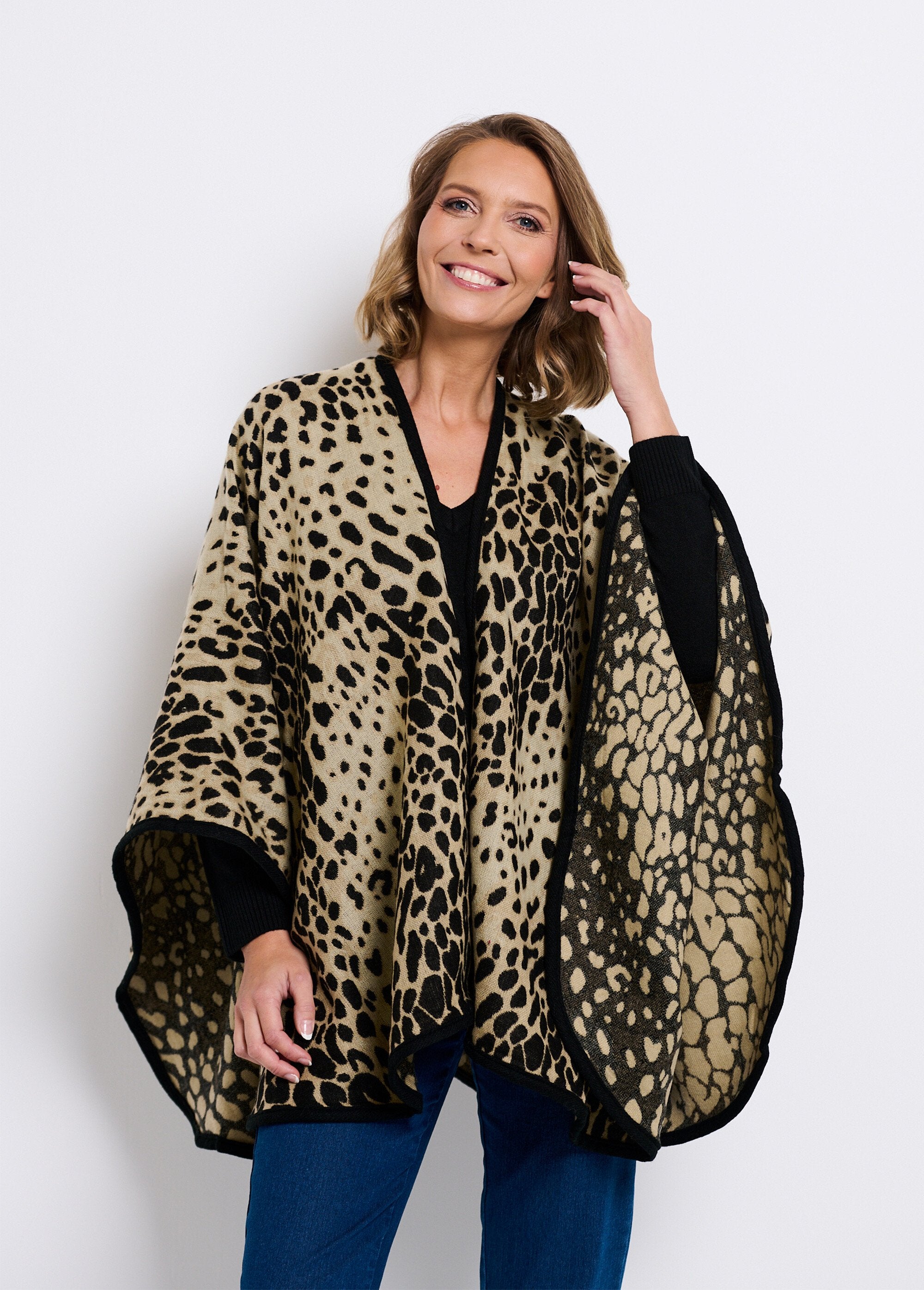 Poncho_met_luipaardprint_en_bijpassende_bias_Leopard_FA1_slim