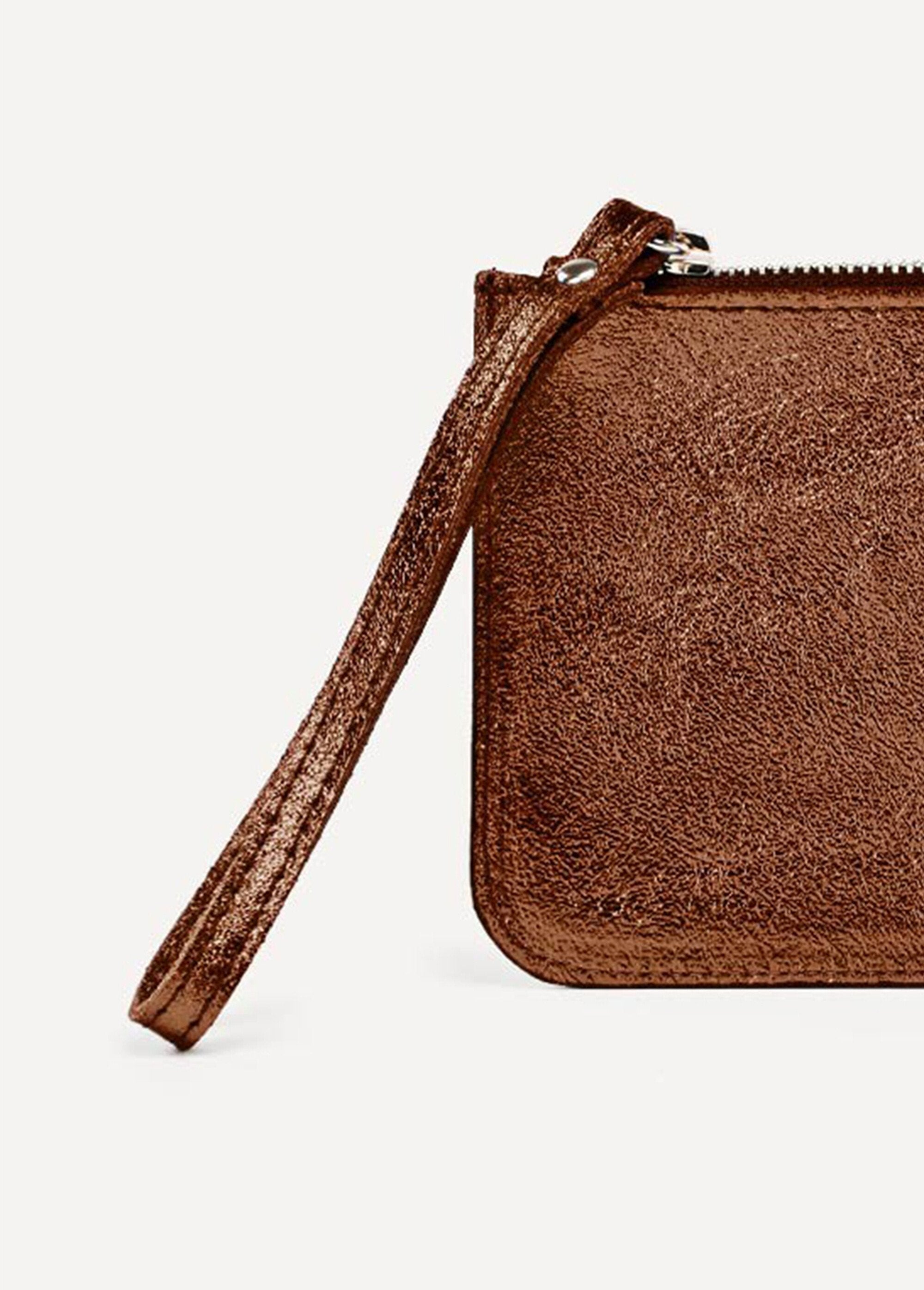 Cartera_con_cremallera_de_piel_metalizada_Caramel_DE1_slim