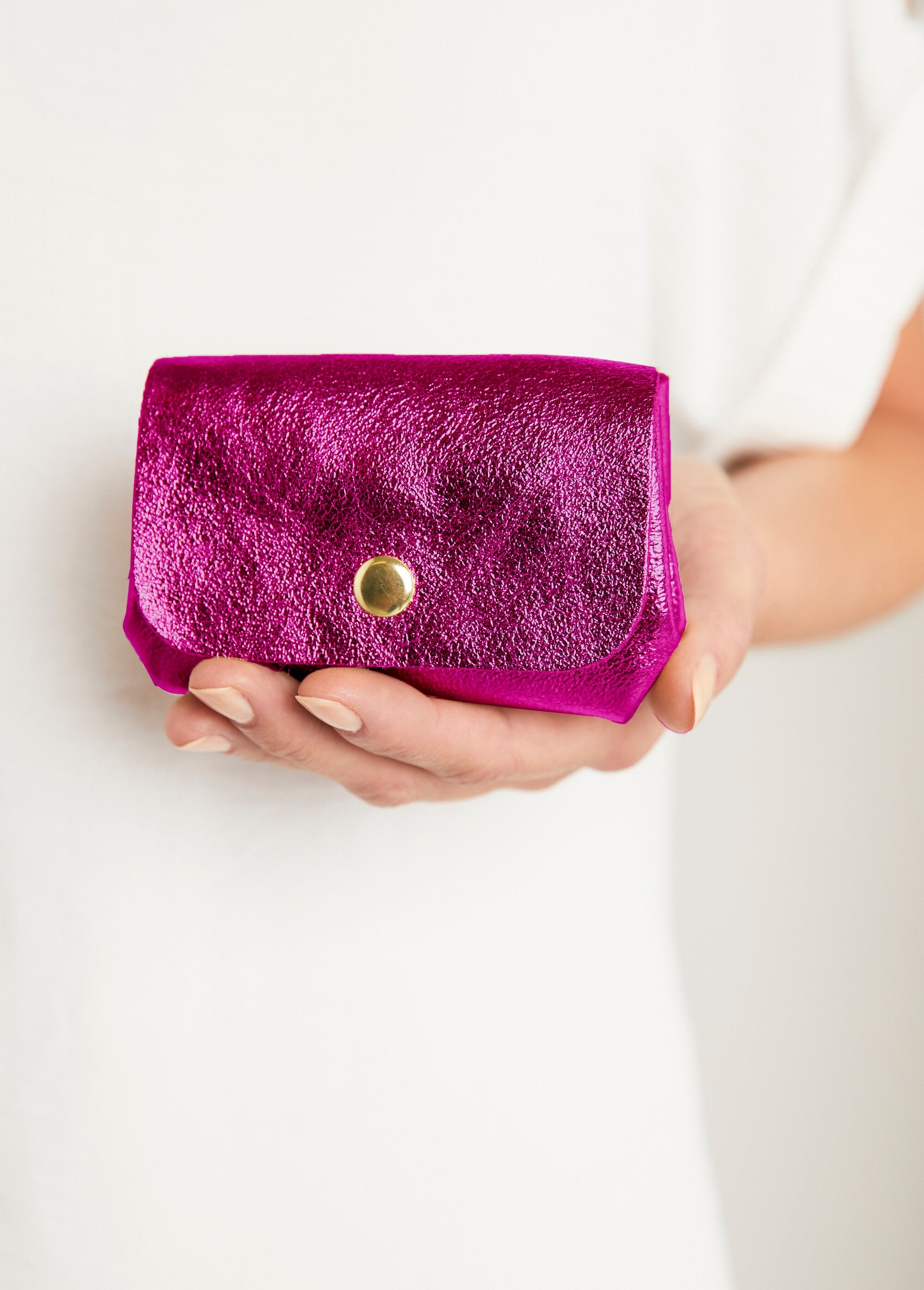 Coin_purse_with_iridescent_leather_flap_Fuchsia_FA1_slim