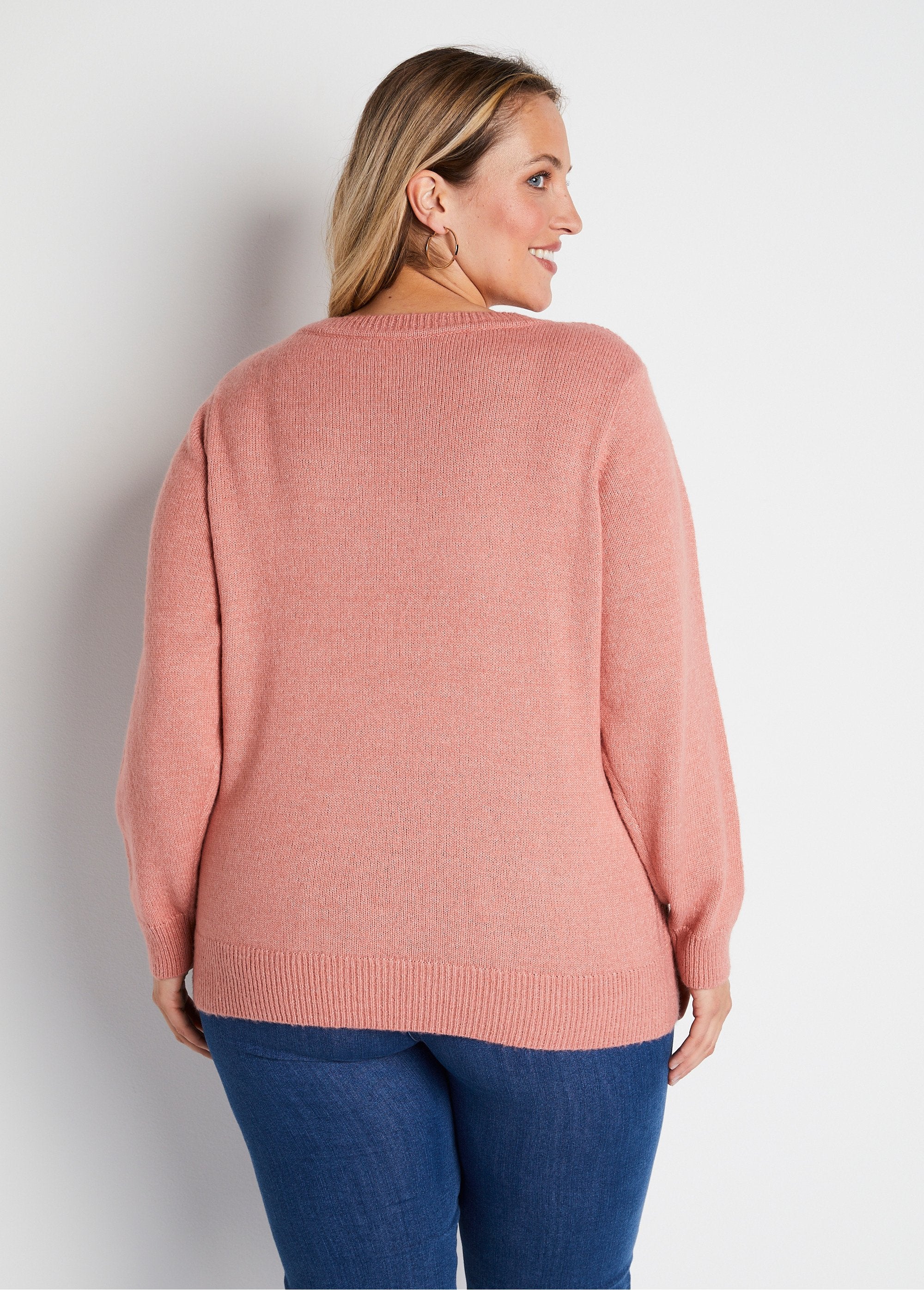 Pull_ajouré_avec_fibres_recyclées_et_laine_Rose_DO1_curvy