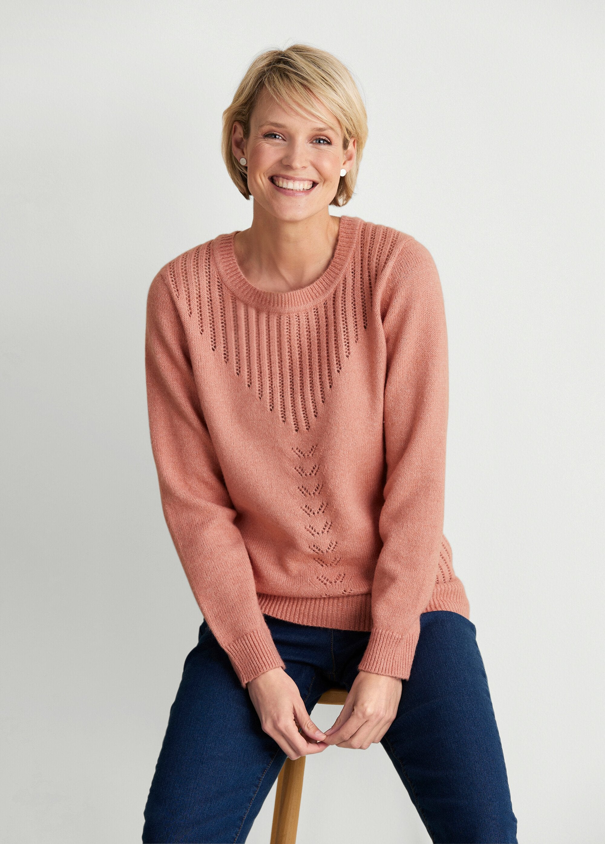 Pull_ajouré_avec_fibres_recyclées_et_laine_Rose_FA1_slim