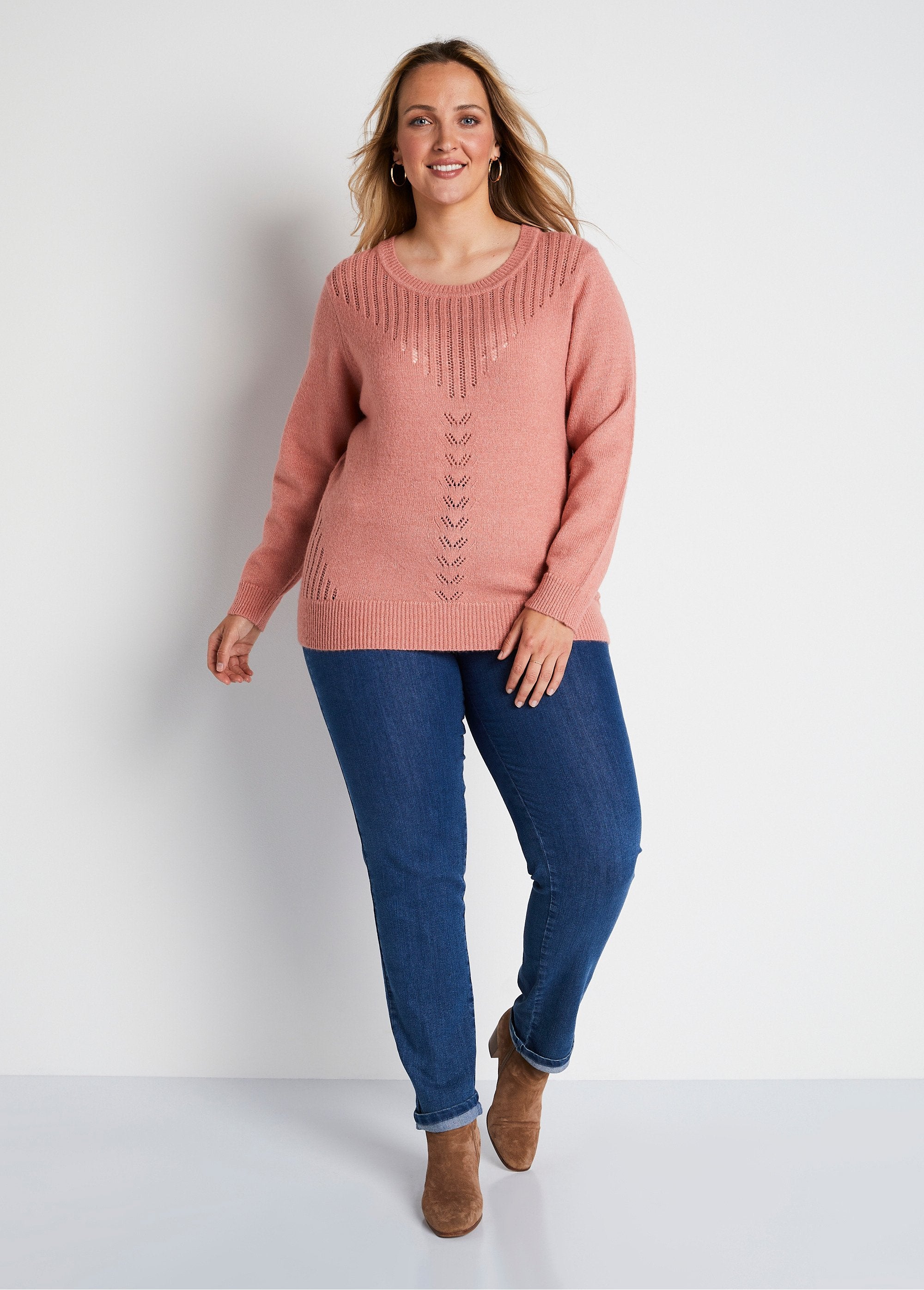 Pull_ajouré_avec_fibres_recyclées_et_laine_Rose_SF1_curvy