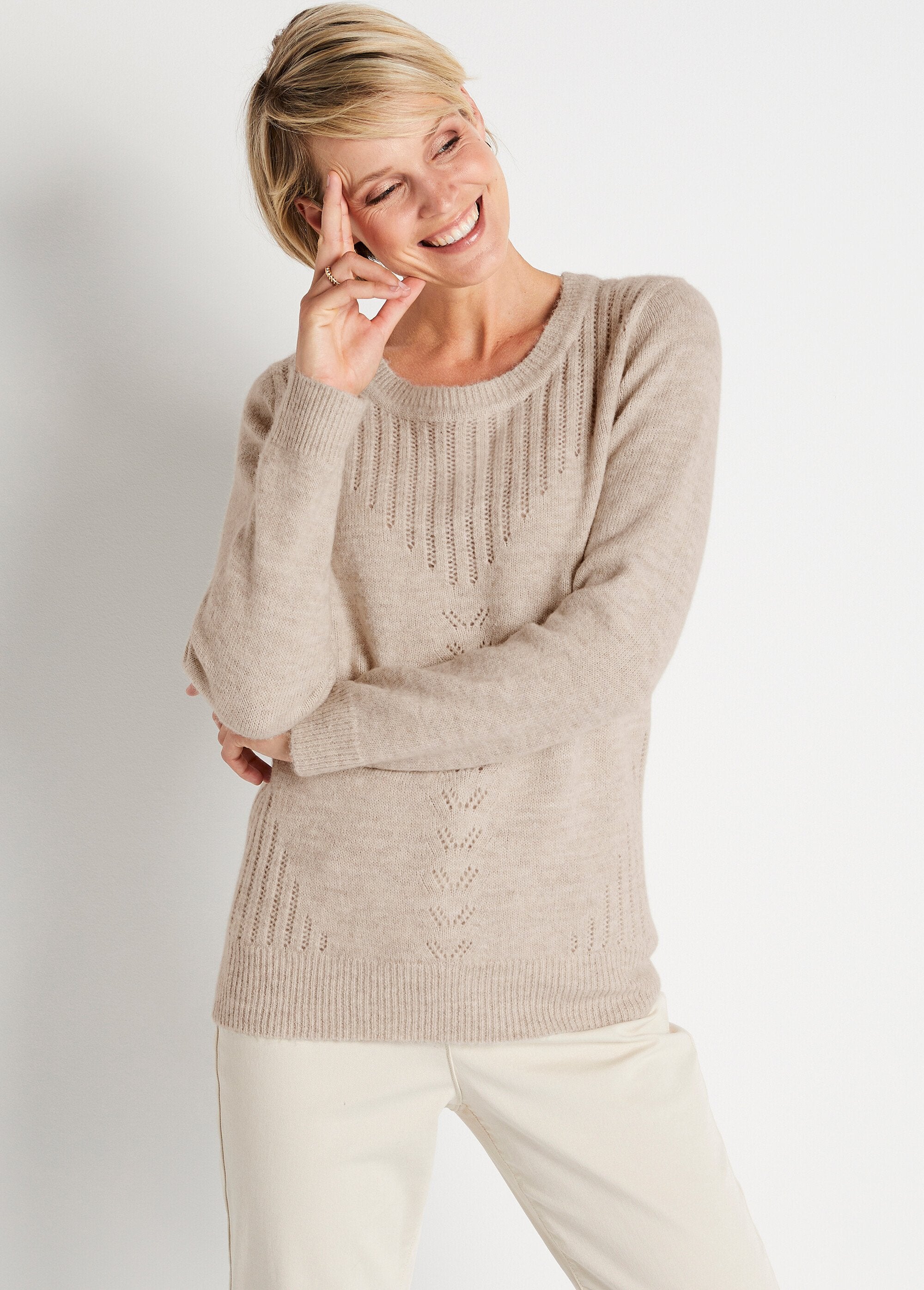 Pull_ajouré_avec_fibres_recyclées_et_laine_Ficelle_FA1_slim