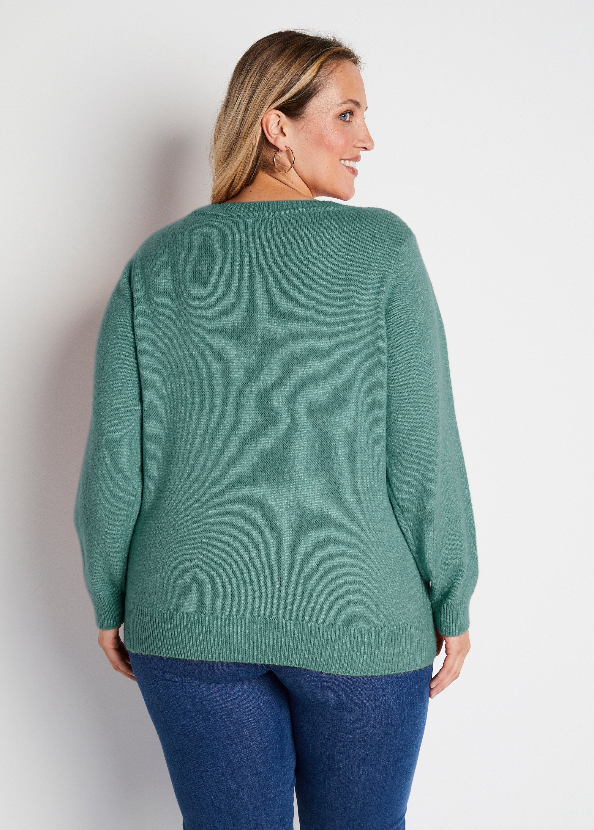 Pull_ajouré_avec_fibres_recyclées_et_laine_Aqua_DO1_curvy