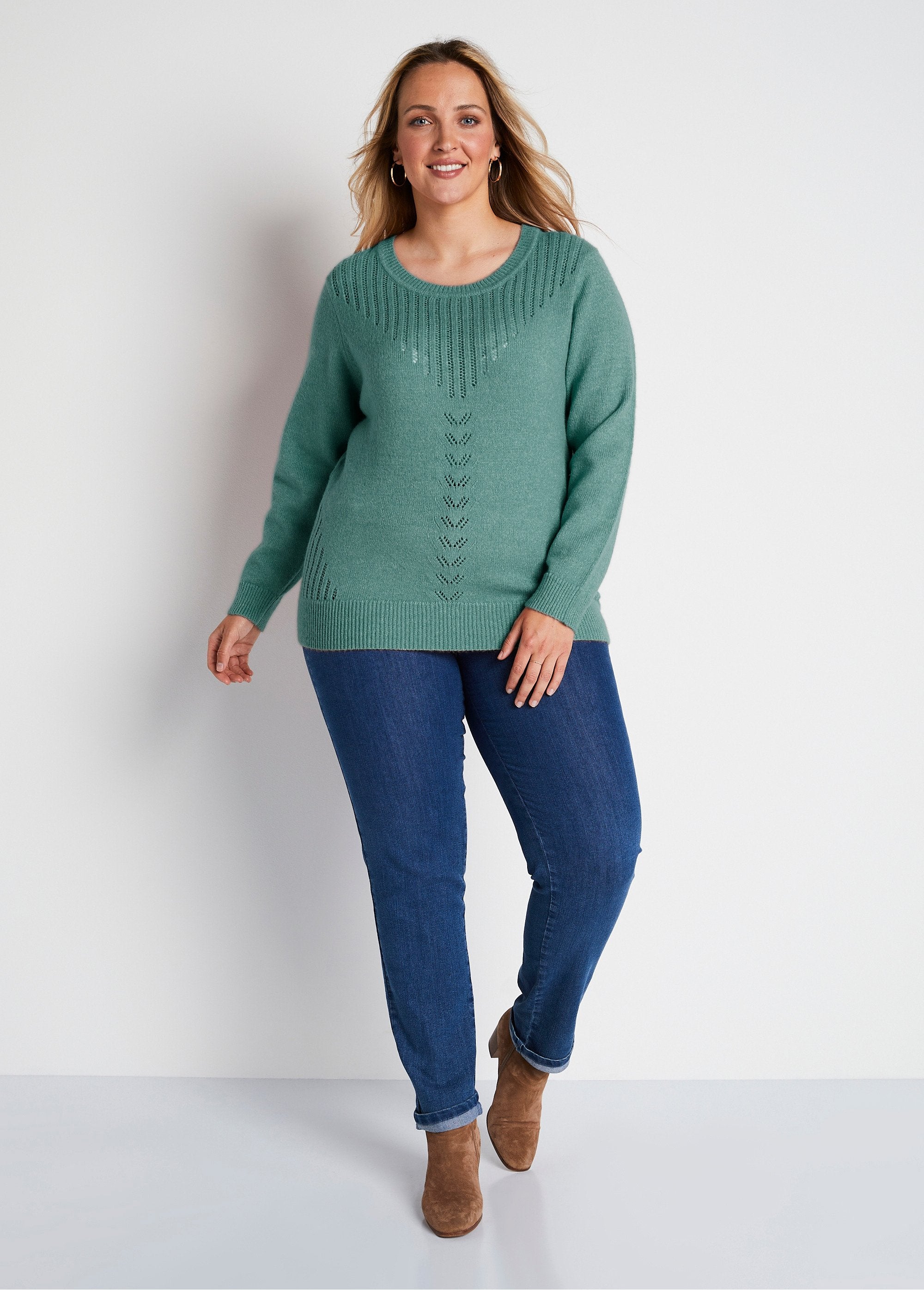 Pull_ajouré_avec_fibres_recyclées_et_laine_Aqua_SF1_curvy