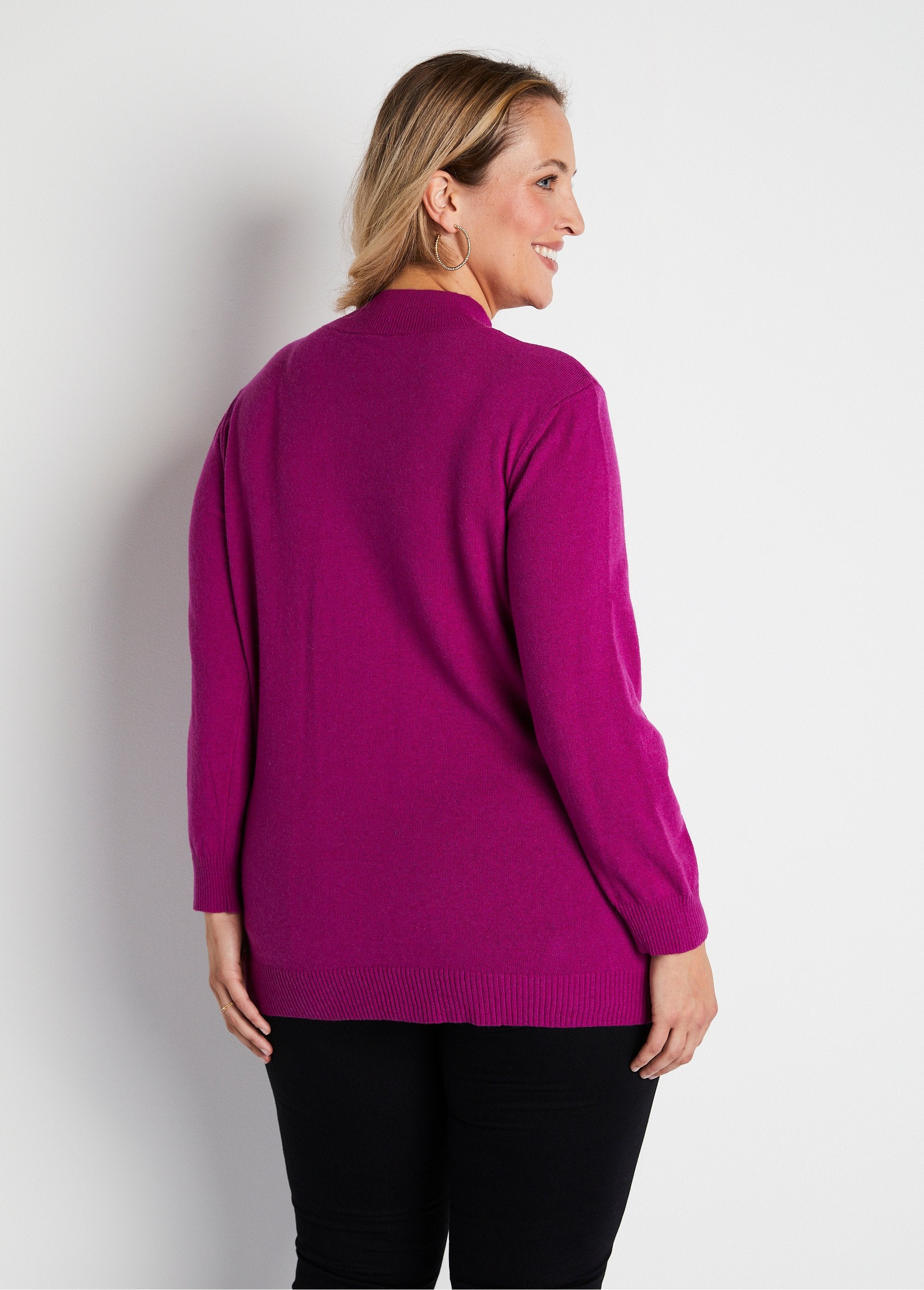 Pull_avec_fibres_recyclées,_laine_et_cachemire_Cassis_DO1_curvy