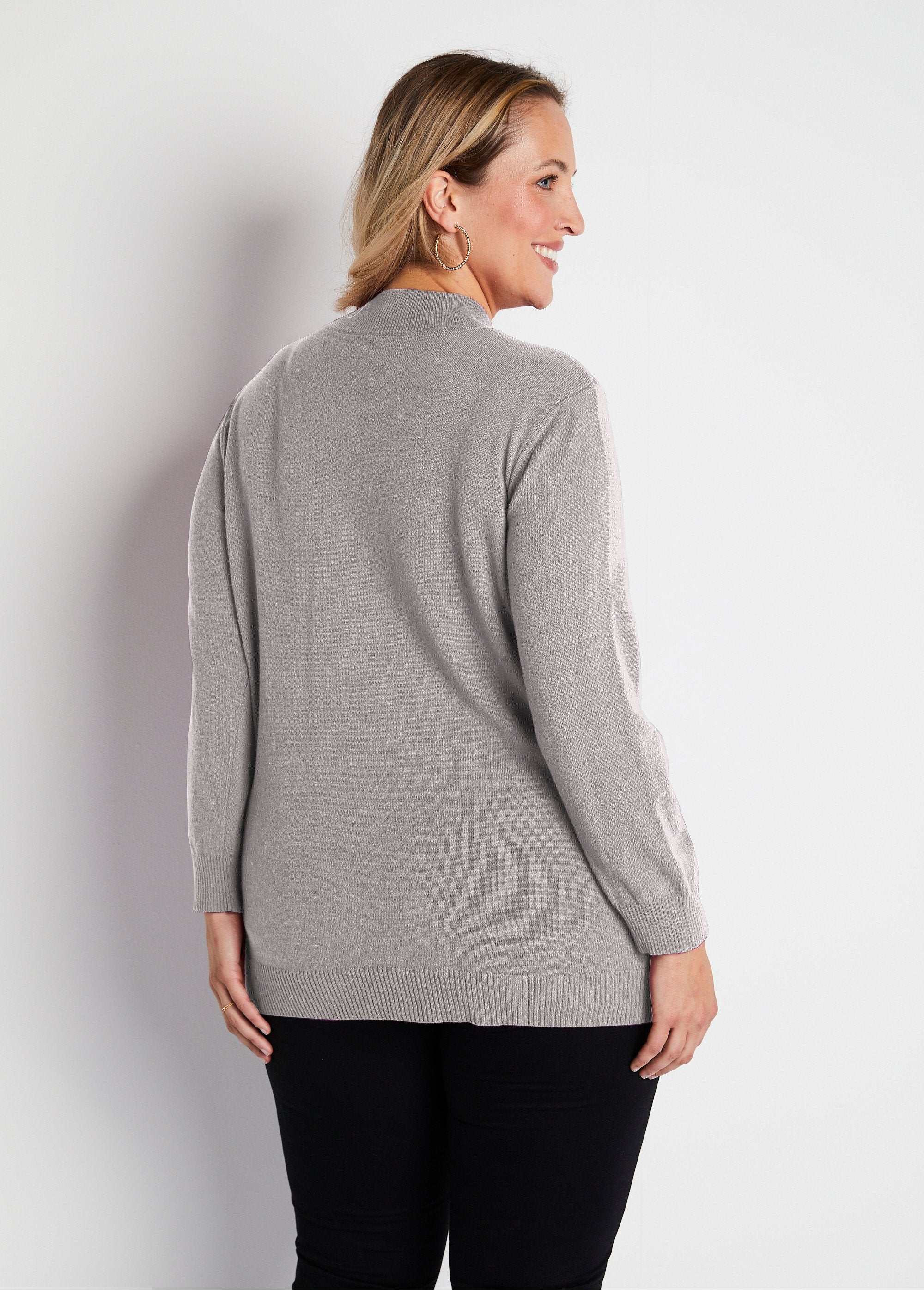 Pull_avec_fibres_recyclées,_laine_et_cachemire_Gris_DO1_curvy