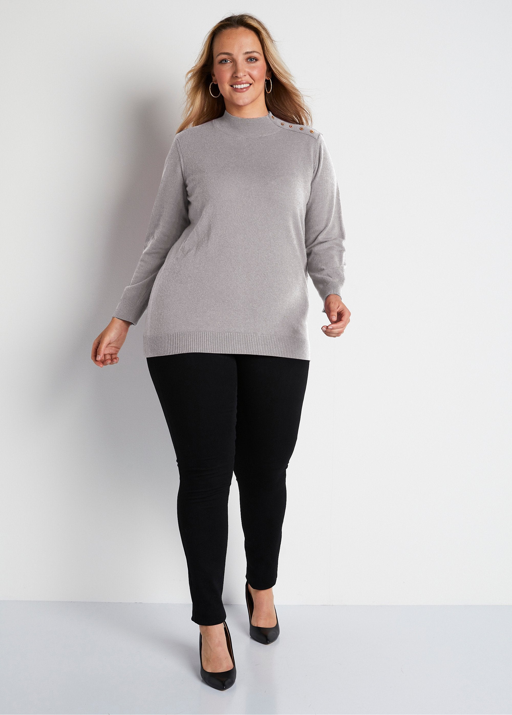 Pull_avec_fibres_recyclées,_laine_et_cachemire_Gris_SF1_curvy