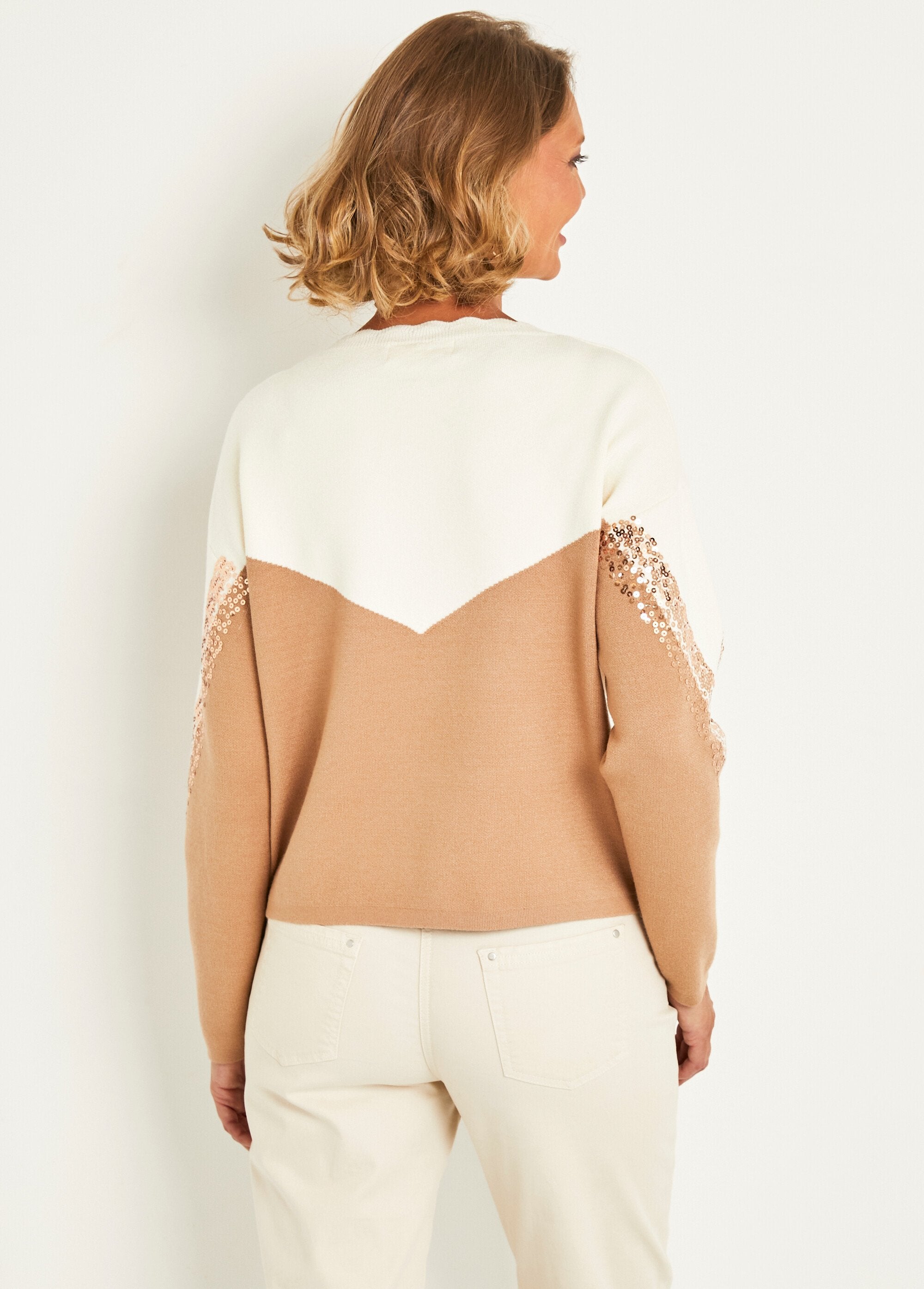 Tweekleurige_paillettentrui_met_lange_mouwen_Beige_et_camel_DO1_slim