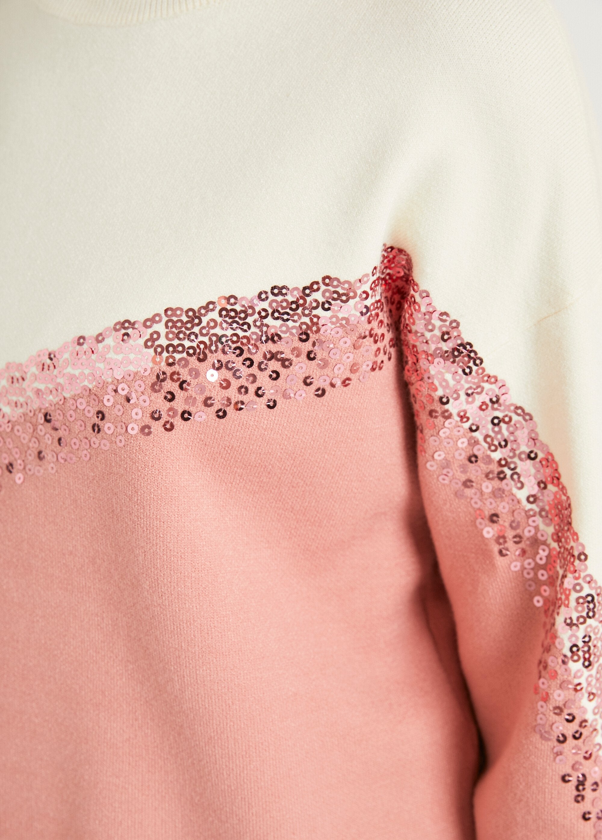 Pull_bicolore_manches_longues_à_sequins_Beige_et_rose_DE2_slim