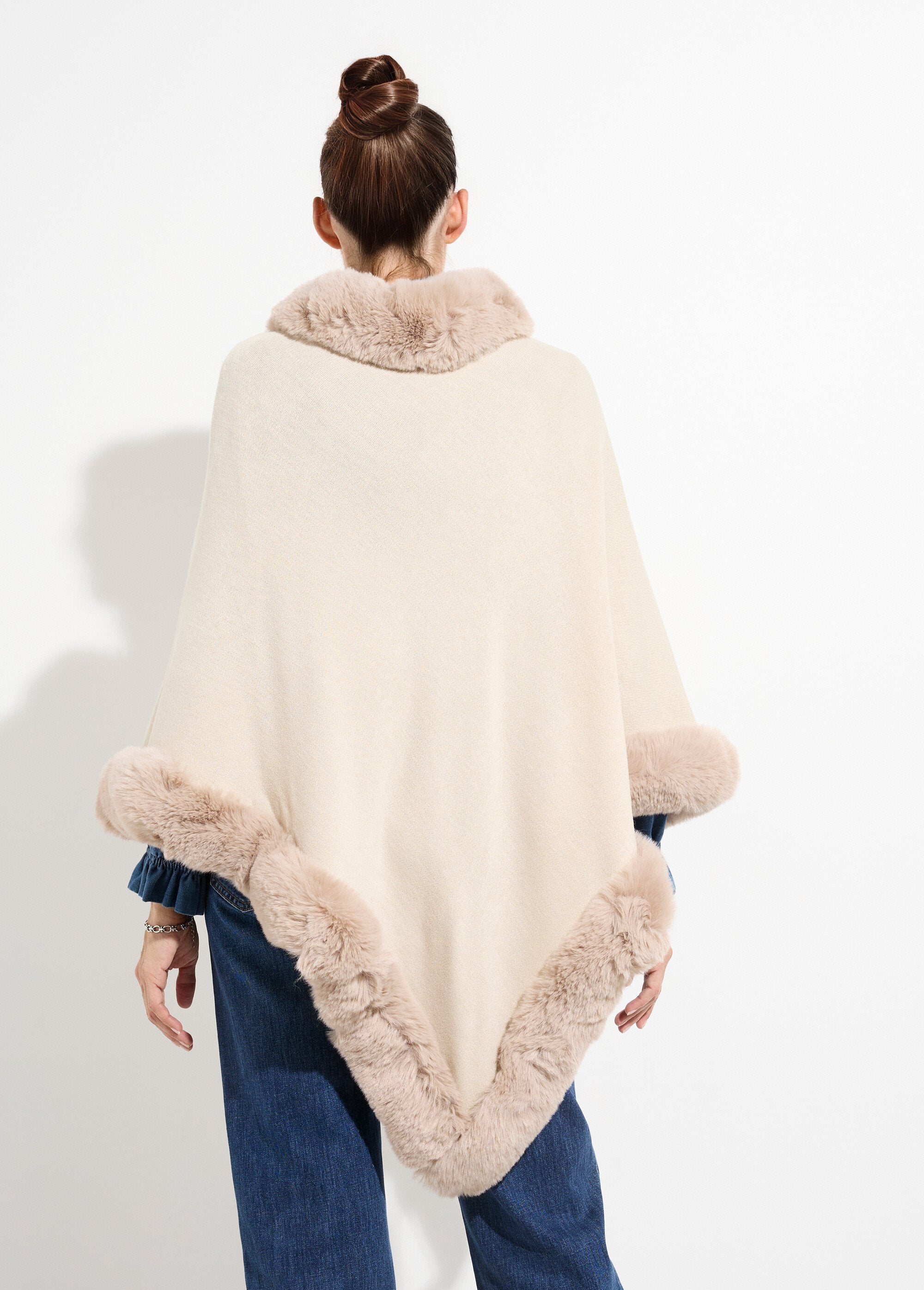 Trui_cape,_ton_sur_ton_bontrand_Ecru_DO1_slim