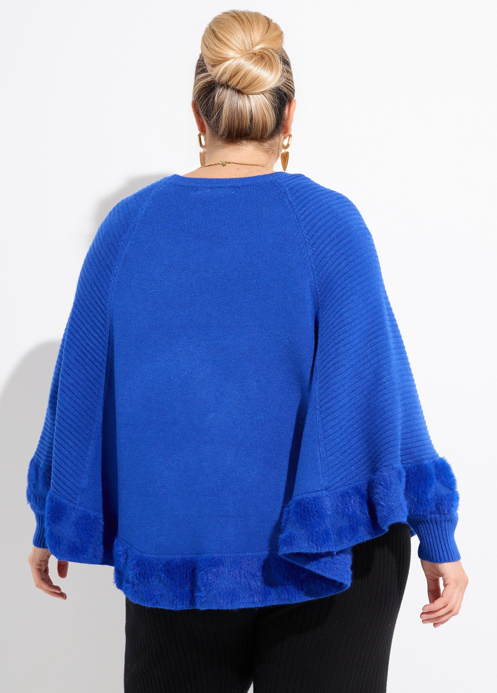 Poncho_cape_maille_coeurs_et_col_rond_Bleu_vif_DO1_curvy