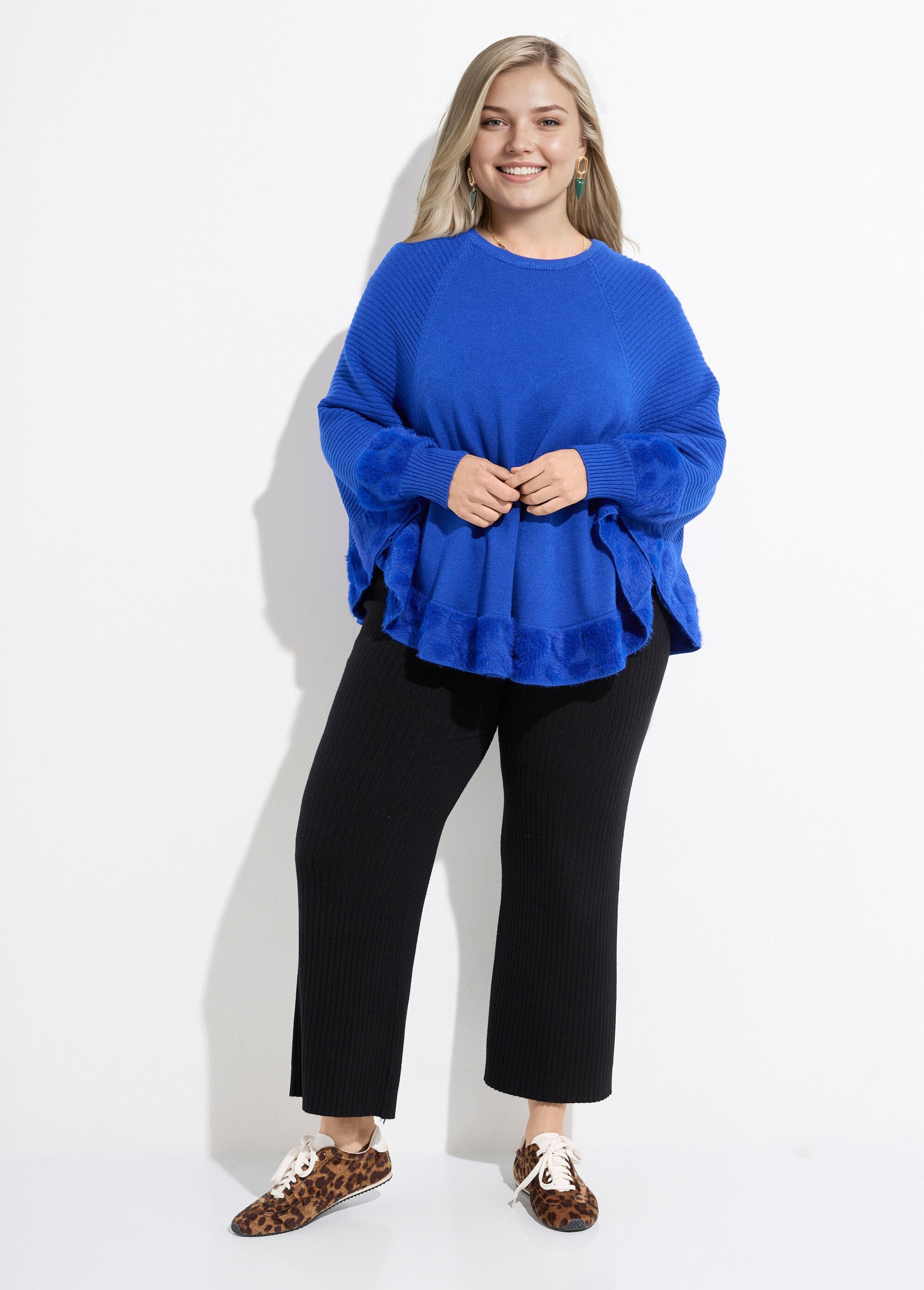Poncho_cape_maille_coeurs_et_col_rond_Bleu_vif_SF1_curvy