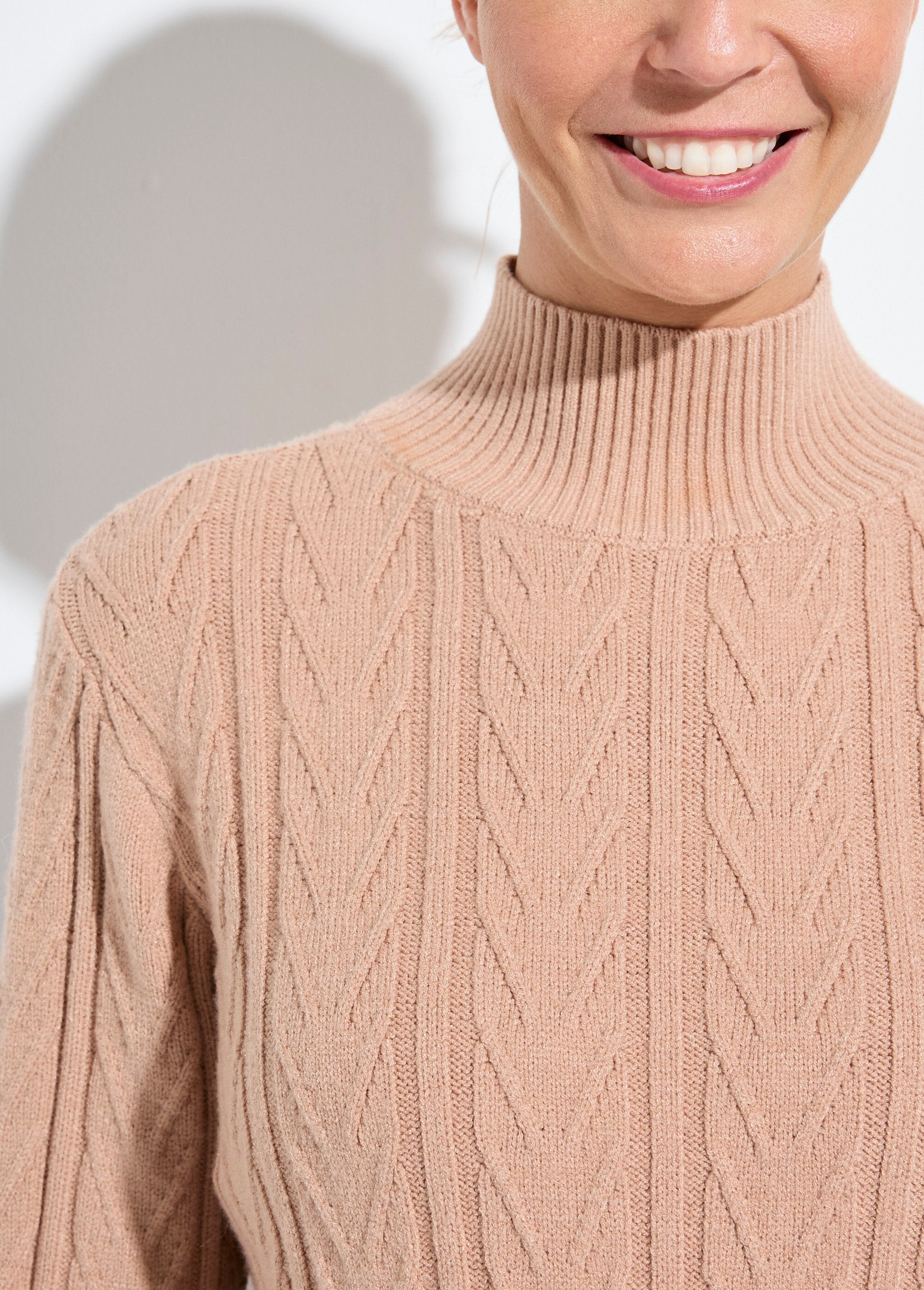 Pull_chaud_col_montant_côtelé_et_torsadé_Camel_DE1_slim