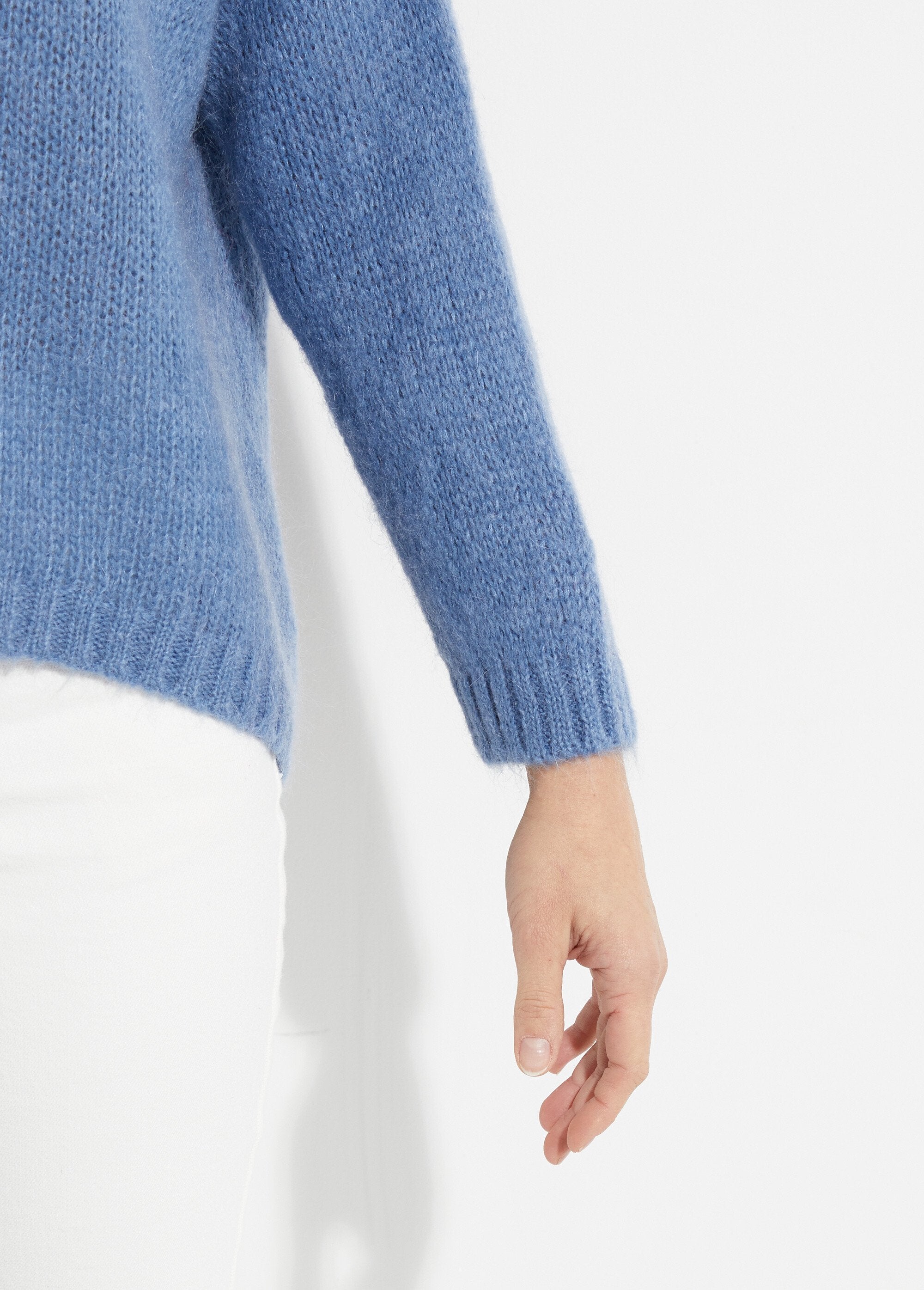 Pull_chaud_col_V_en_maille_avec_mohair_Bleu_denim_DE2_slim