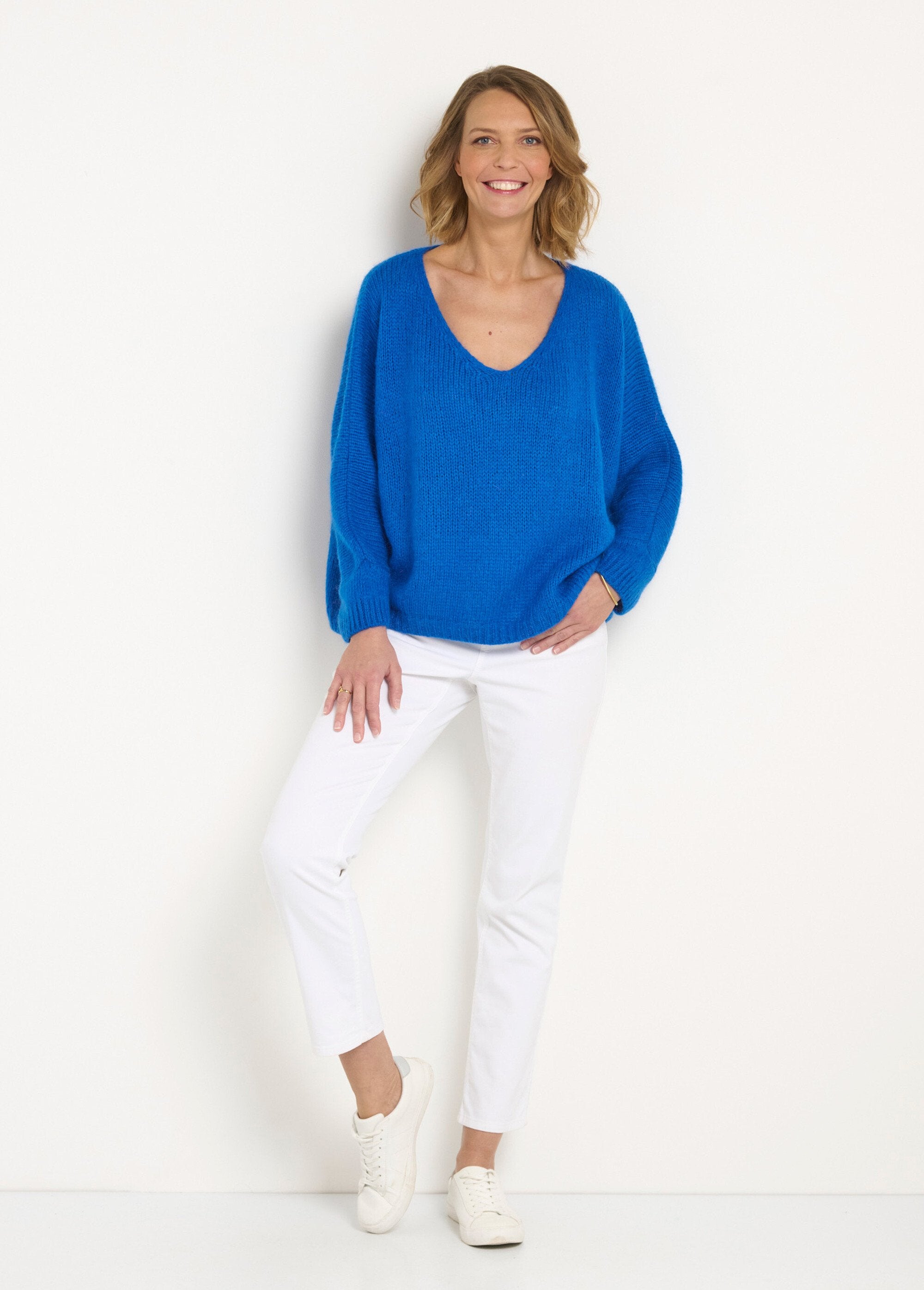 Pull_chaud_laine_mohair_col_V_emmanchures_descendues_Bleu_electrique_SF1_slim