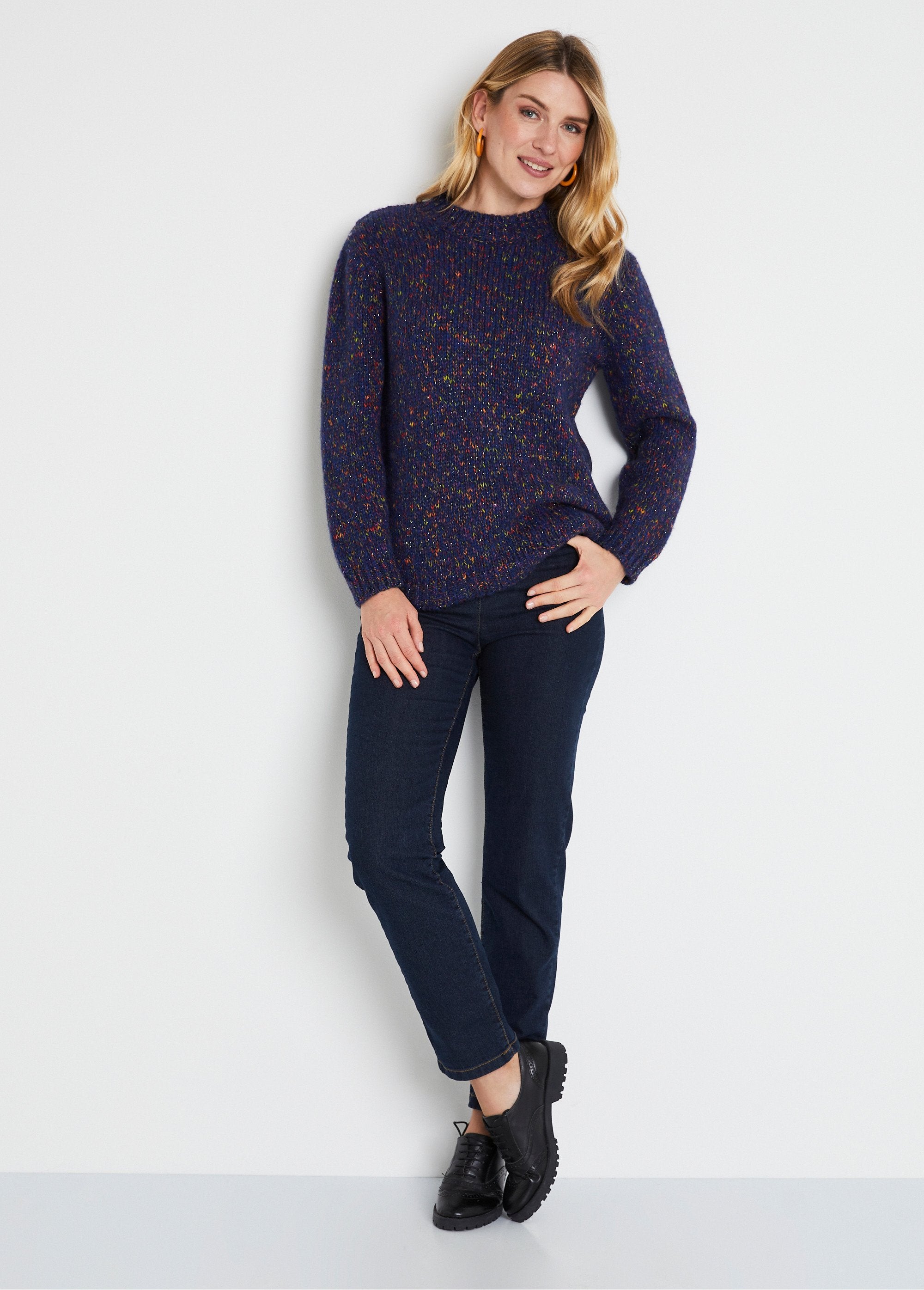 Warm_round-neck_sweater_in_wool_and_mohair_Navy_and_fuchsia_SF1_slim