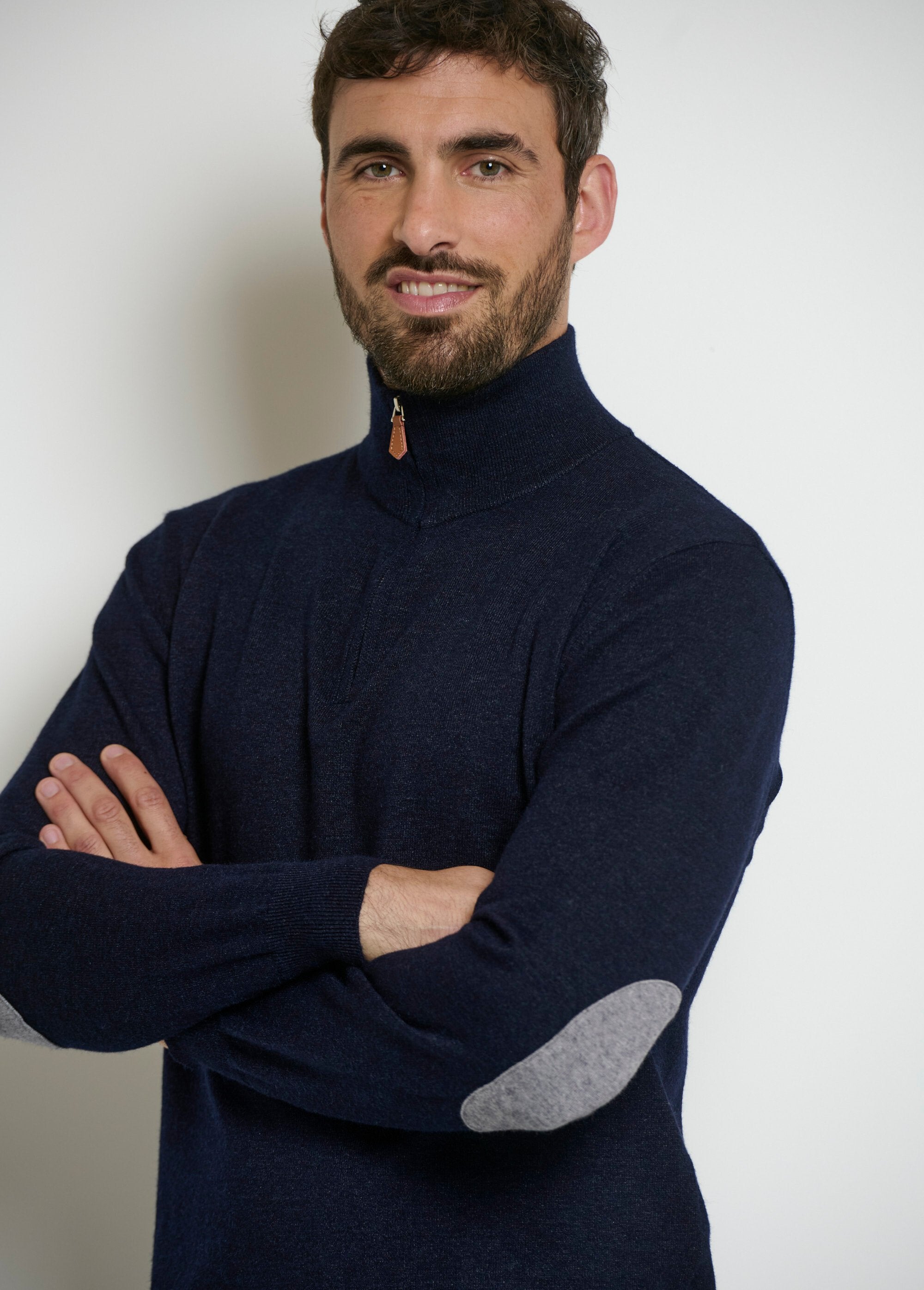 Trui_met_vrachtwagenhals_en_contrasterende_details_Marine_vintage__DE1_slim