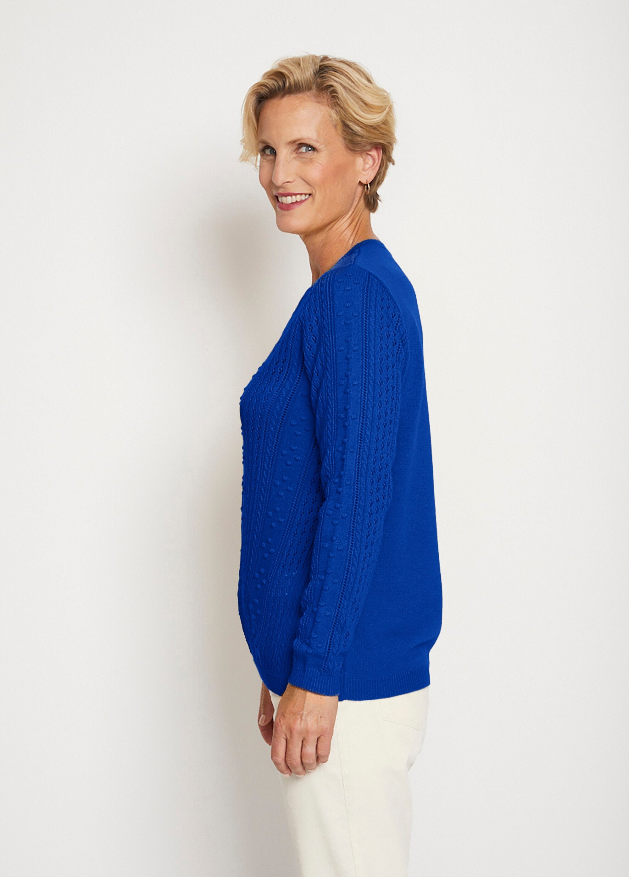 Pull_col_rond_maille_ajourée_et_boules_Bleu_DR1_slim