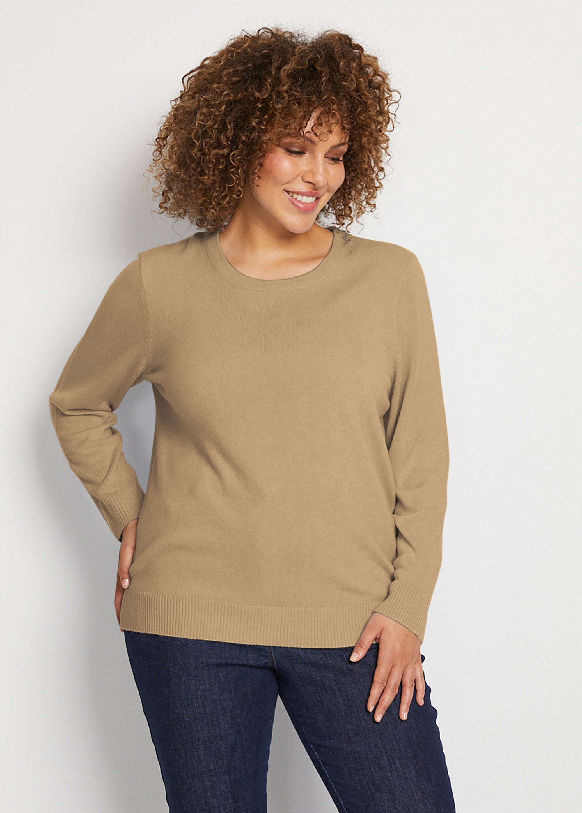 Pull_doux_col_rond_manches_longues_Camel_FA1_curvy