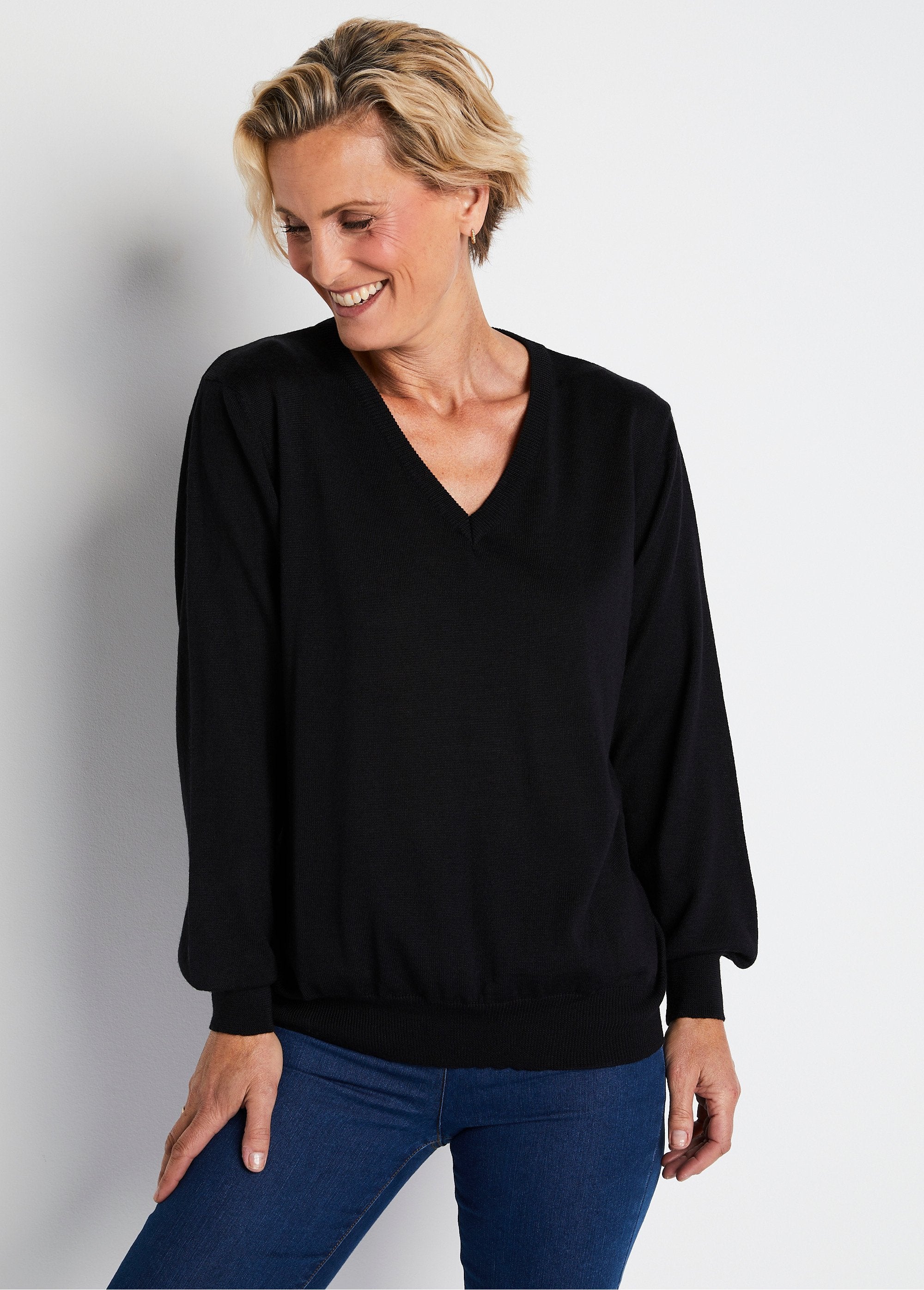 Pull_court_col_V_avec_laine_mérinos_Noir_FA1_slim