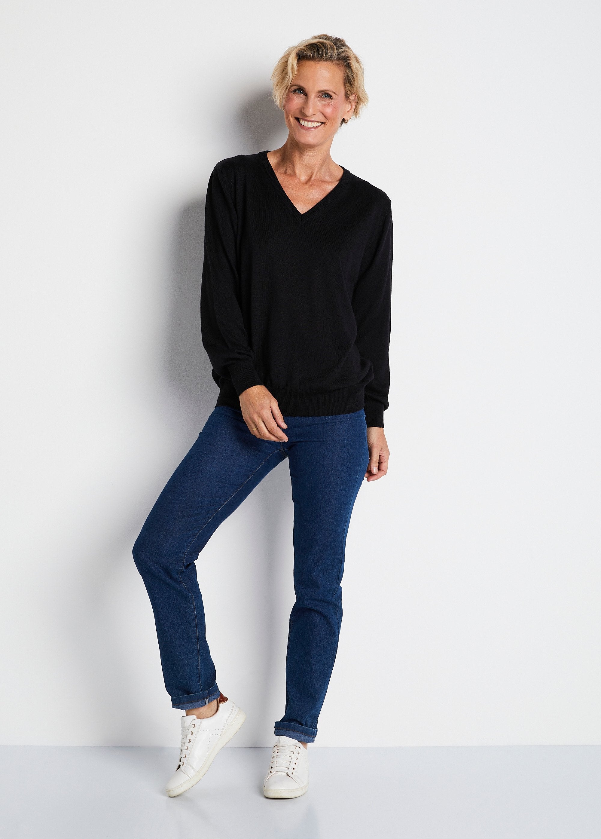 Pull_court_col_V_avec_laine_mérinos_Noir_SF1_slim