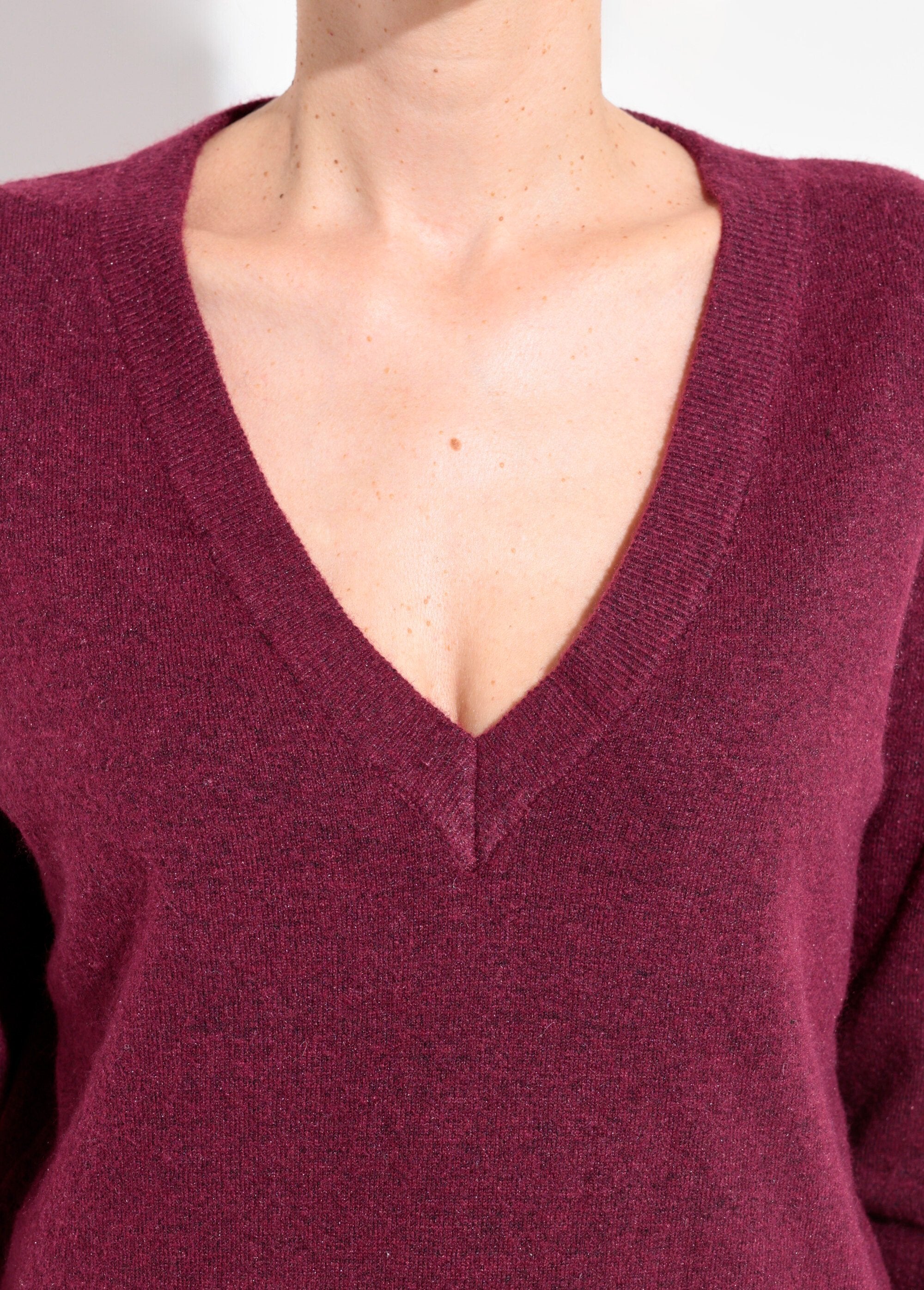 Pull_col_V_doux_et_chaud_avec_laine_Bordeaux_DE1_slim