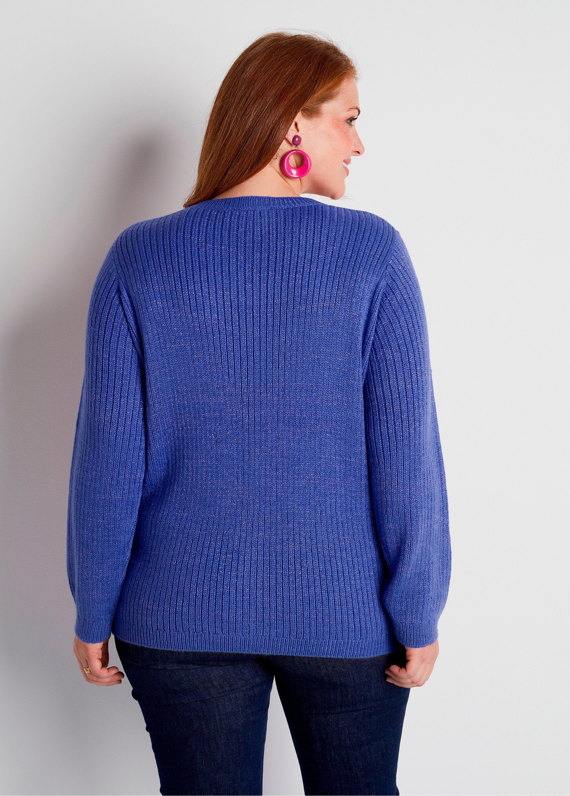 Effen_gebreide_trui_met_V-hals_BLAUW_DO1_curvy