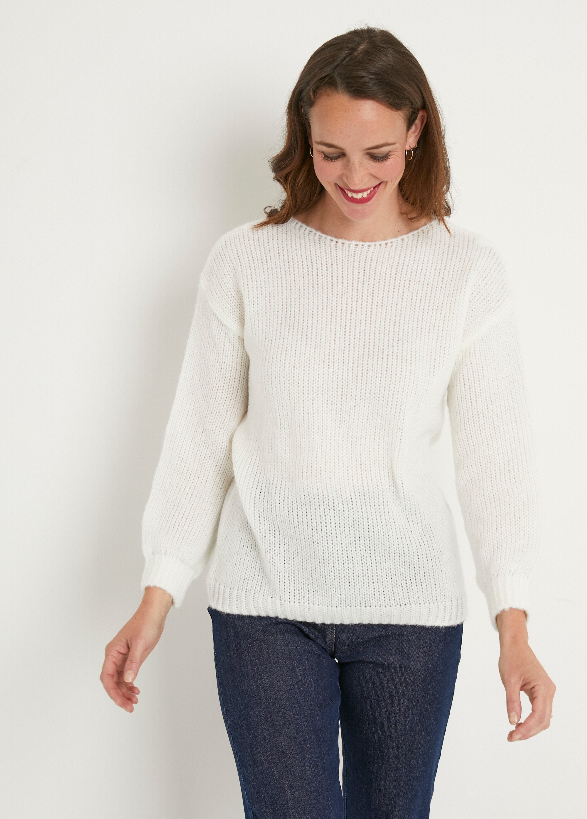 Pull_court_ample_col_rond_grosse_maille_Ecru_FA1_slim