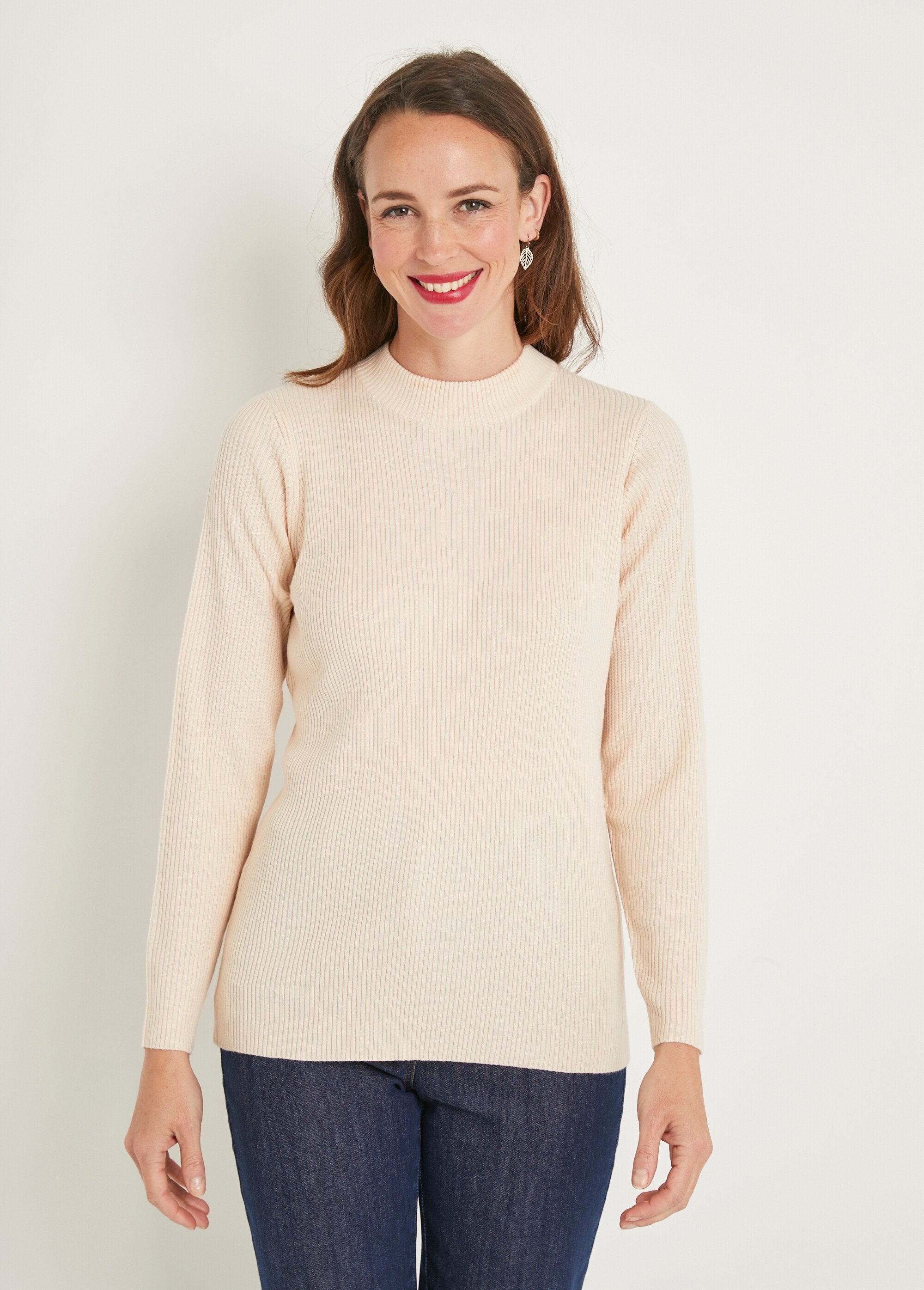 Geribde_trui_met_hoge_hals_Beige_FA1_slim